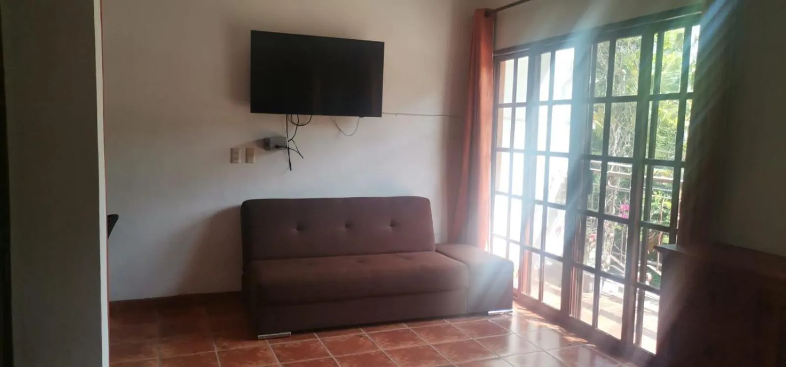 TV and multimedia in Villas Amalia Hotel