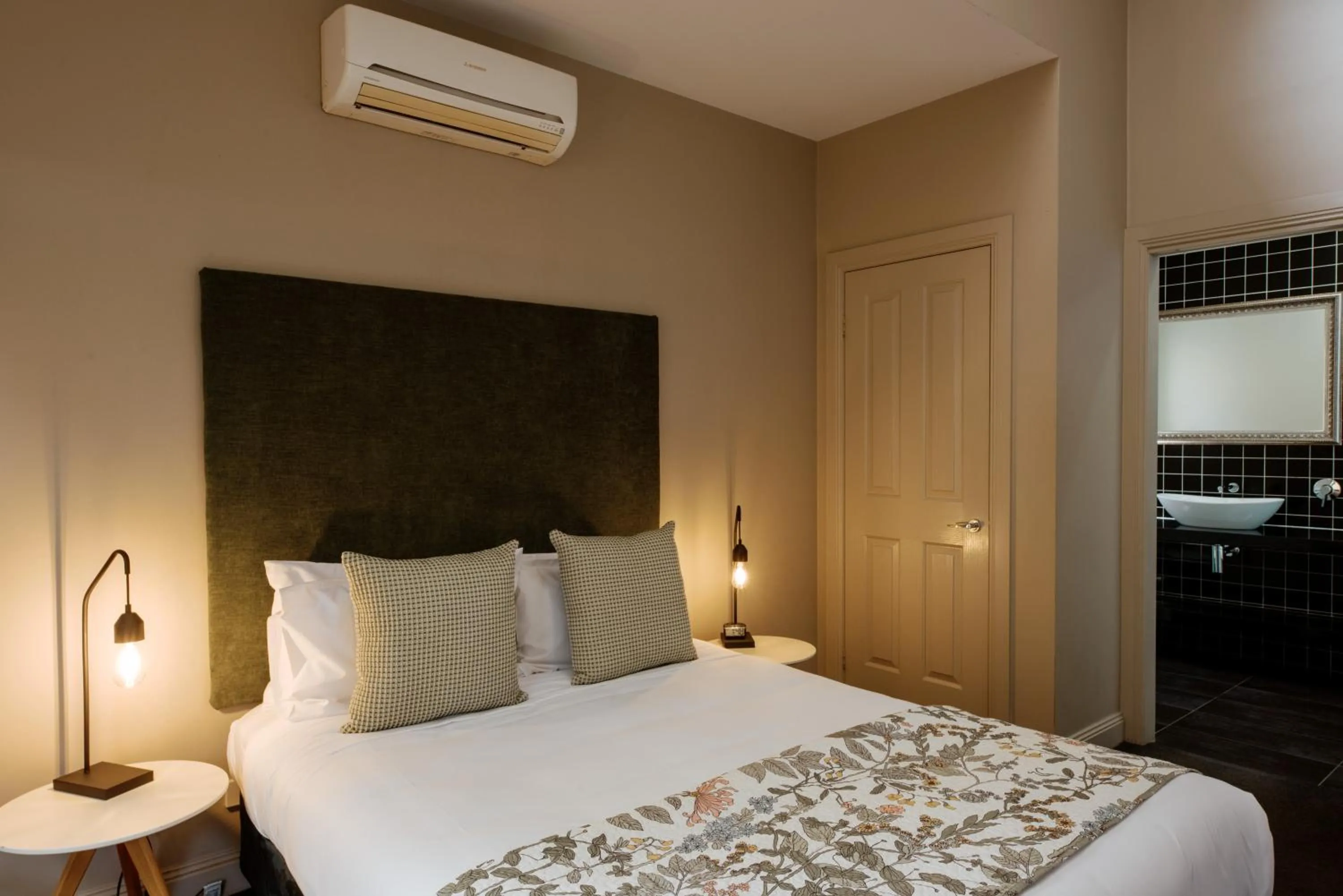 Bed in Alexandra Place