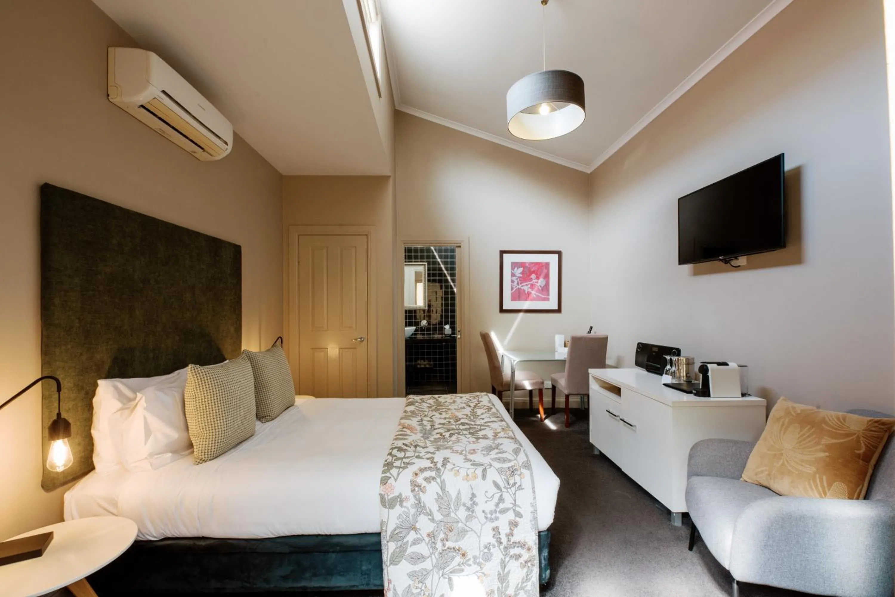 Bed in Alexandra Place