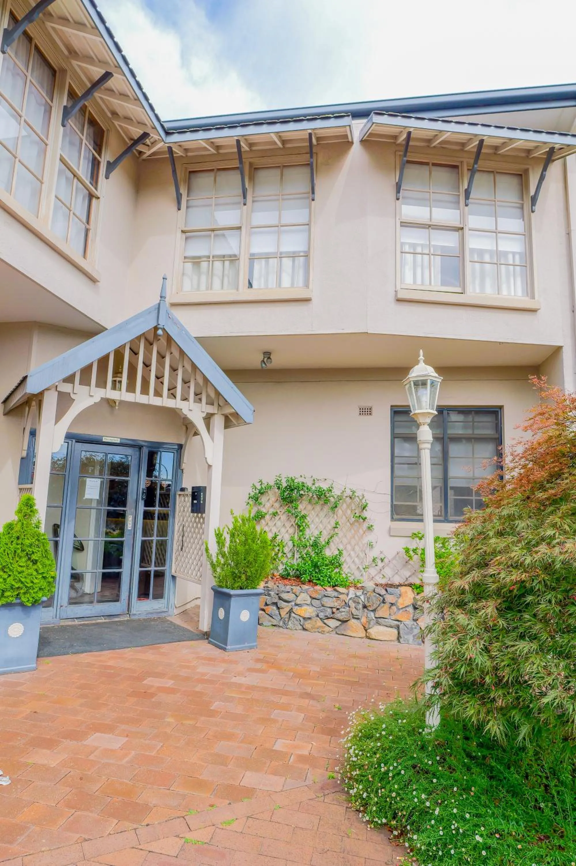 Property building in Abbotsleigh Motor Inn