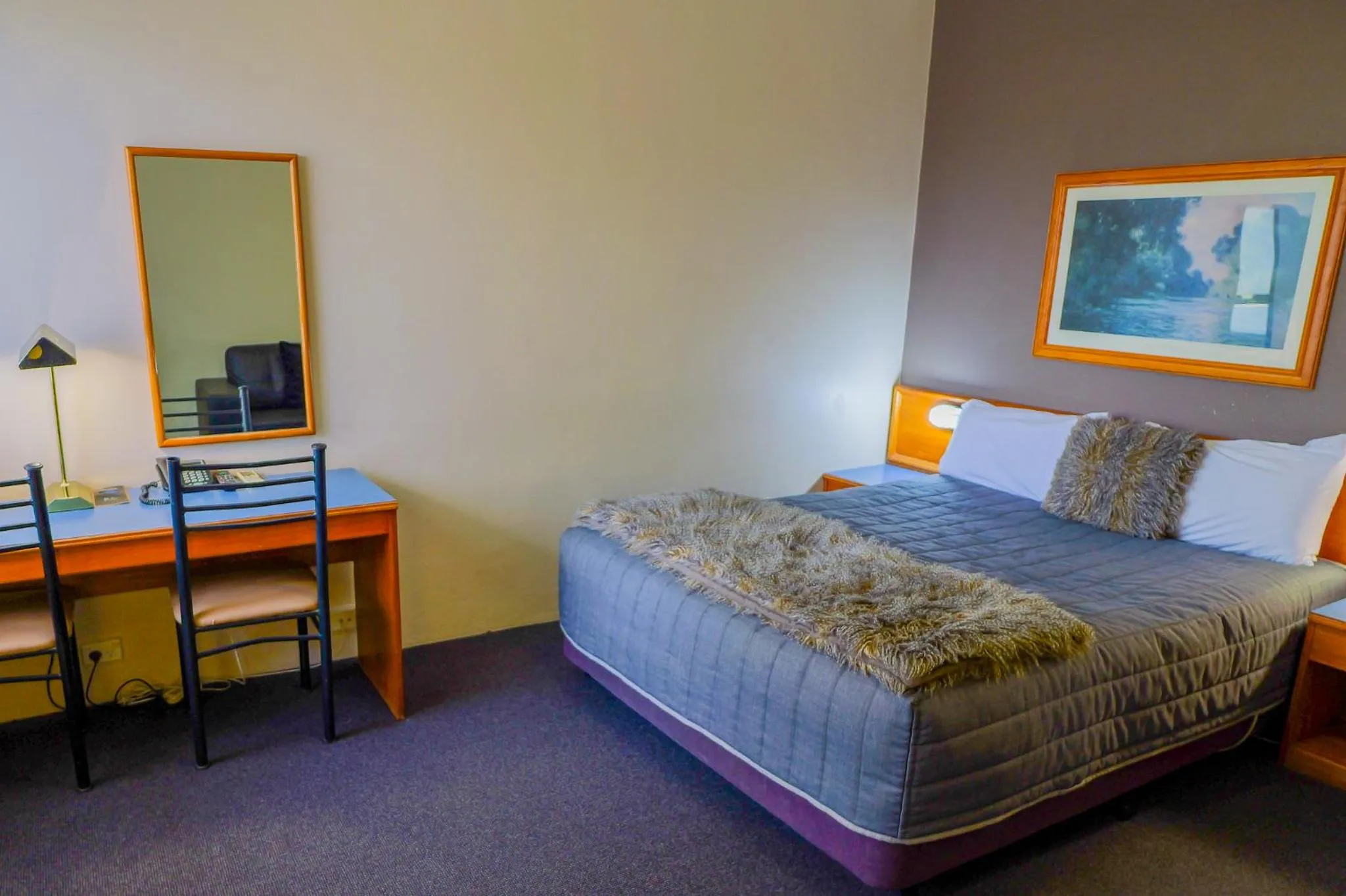 Bed in Abbotsleigh Motor Inn