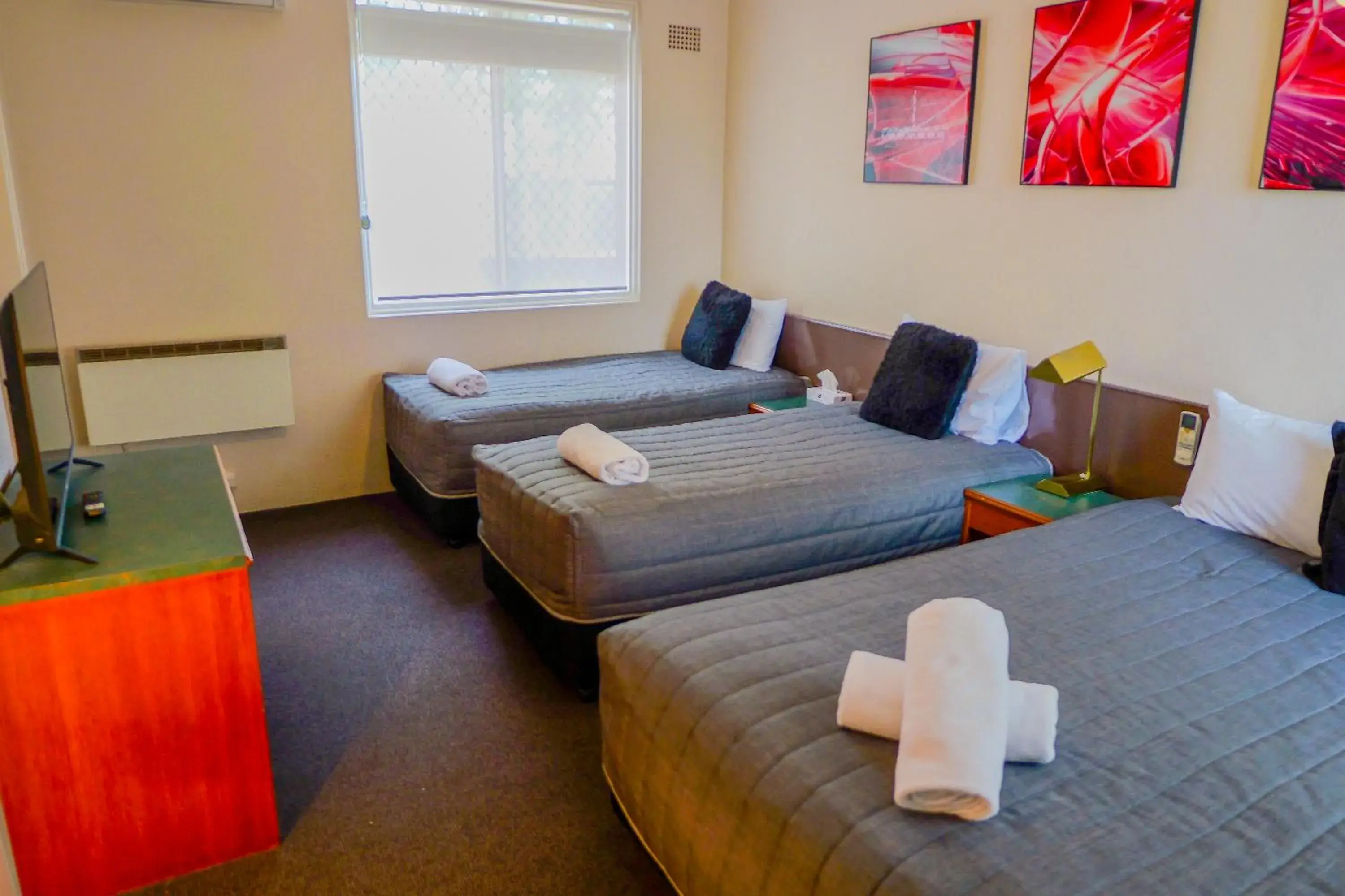 Bed in Abbotsleigh Motor Inn Bed in Abbotsleigh Motor Inn