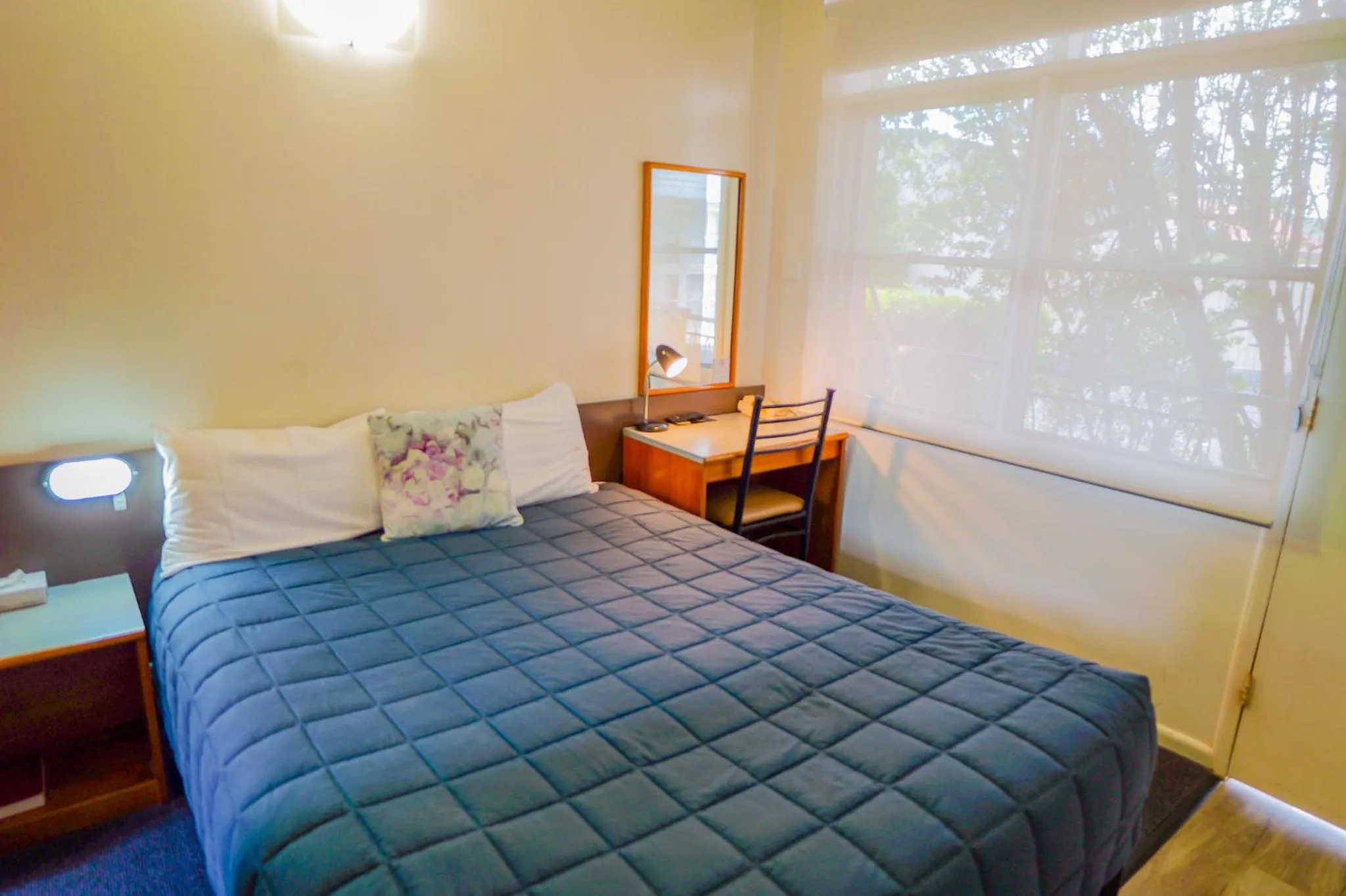 Bed in Abbotsleigh Motor Inn