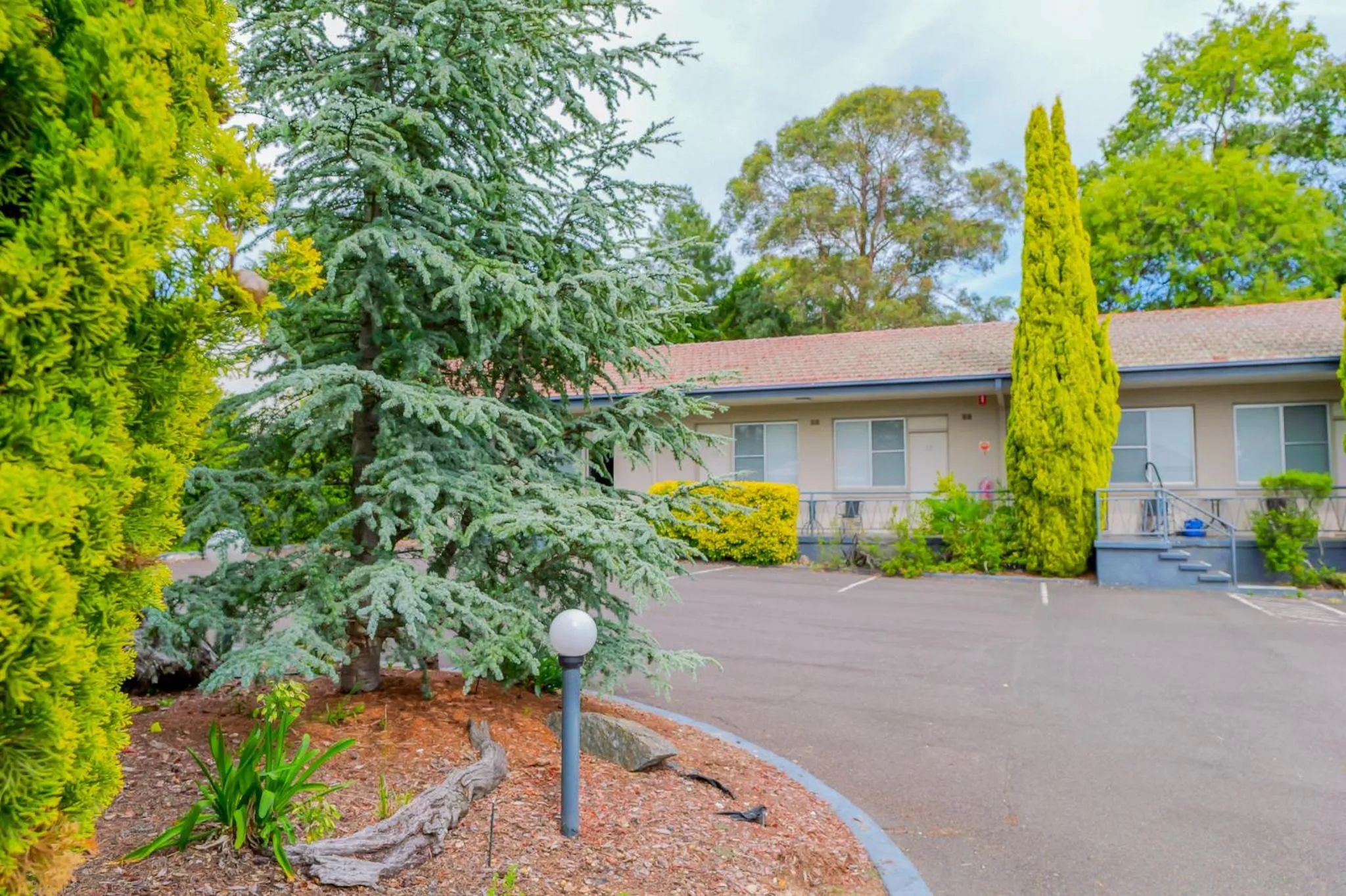 Property building in Abbotsleigh Motor Inn