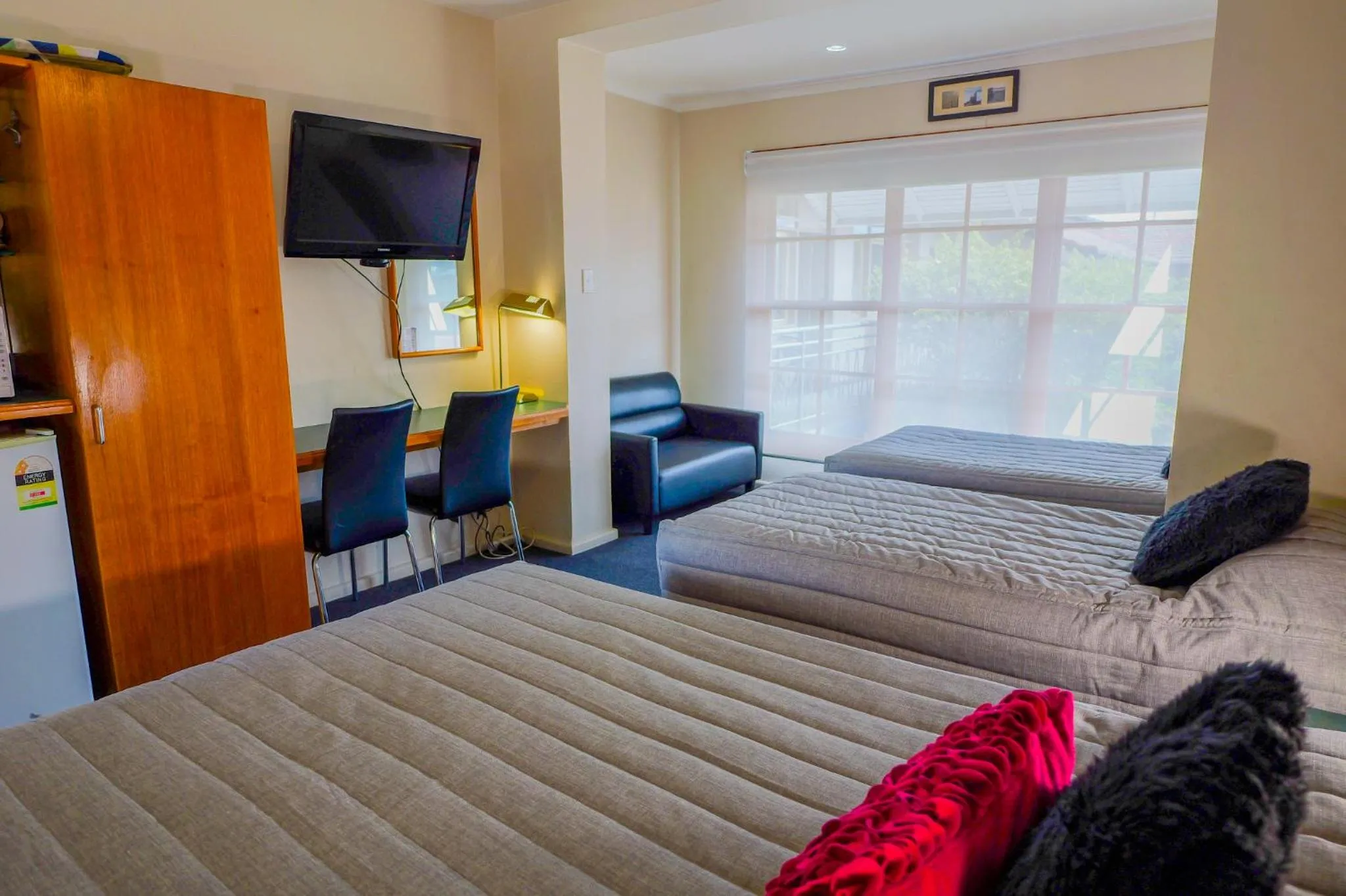 Bed in Abbotsleigh Motor Inn