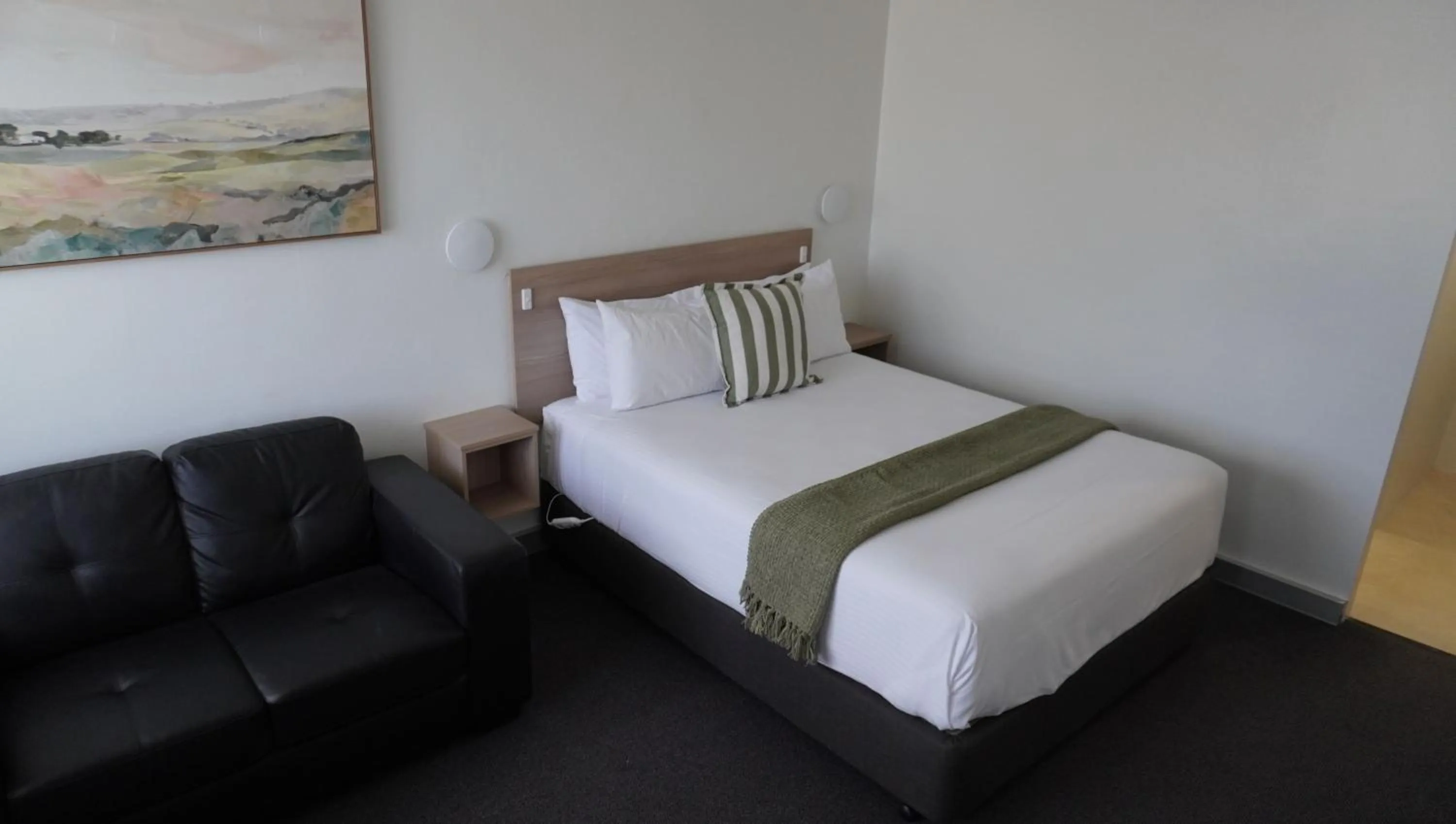 Bedroom, Bed in Abbotsleigh Motor Inn