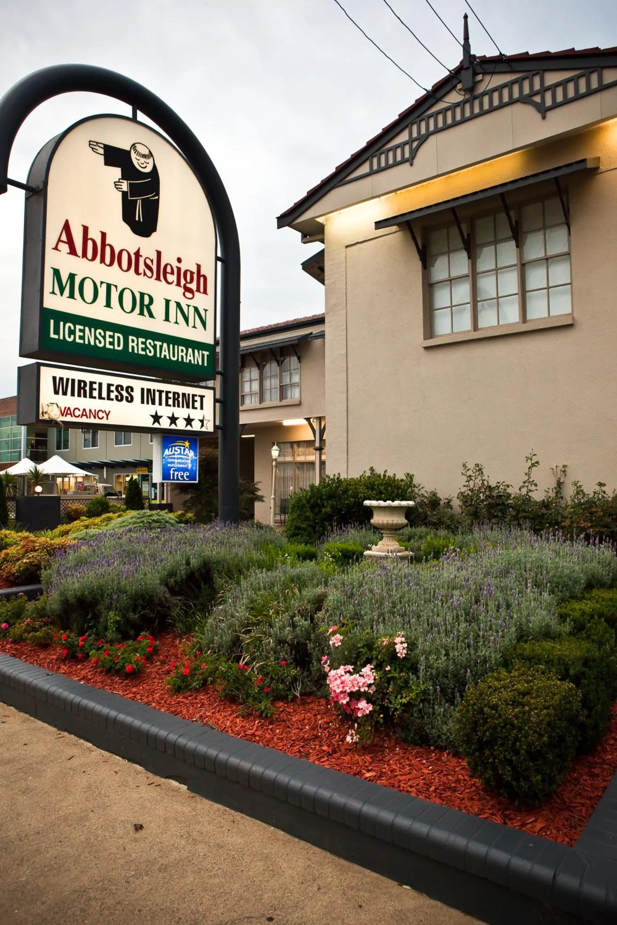 Logo/Certificate/Sign in Abbotsleigh Motor Inn