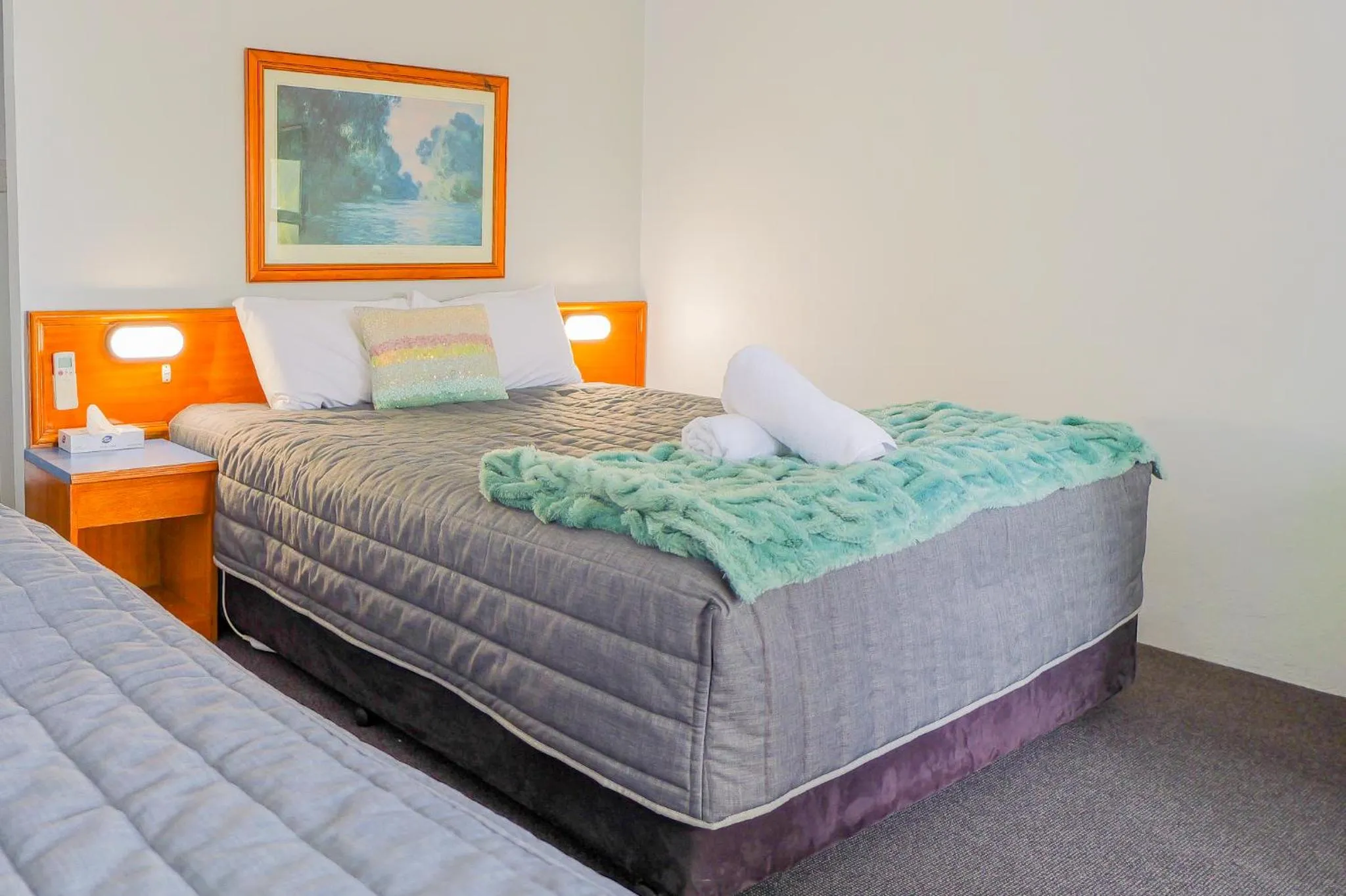 Bed in Abbotsleigh Motor Inn