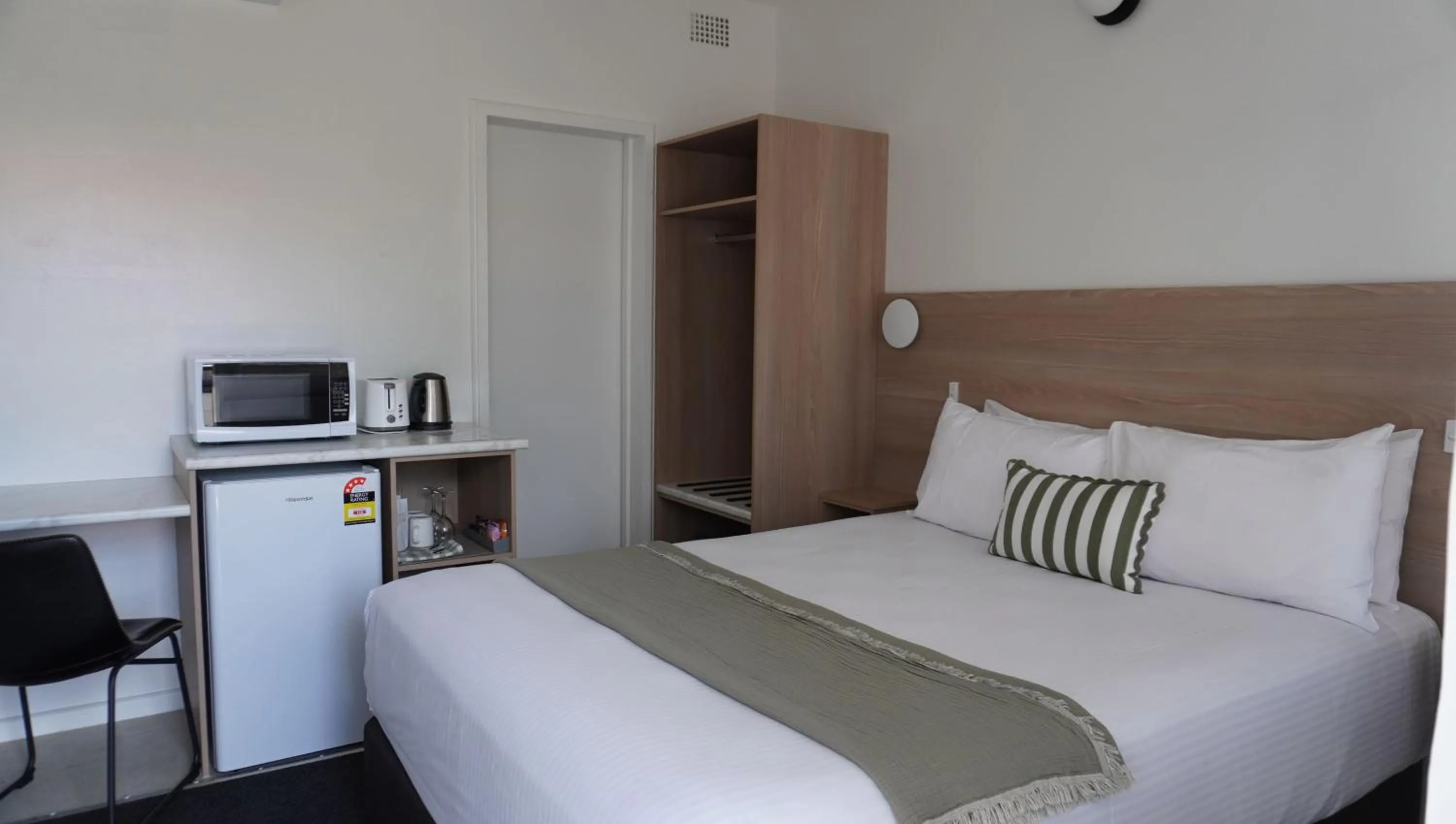 Bed in Abbotsleigh Motor Inn