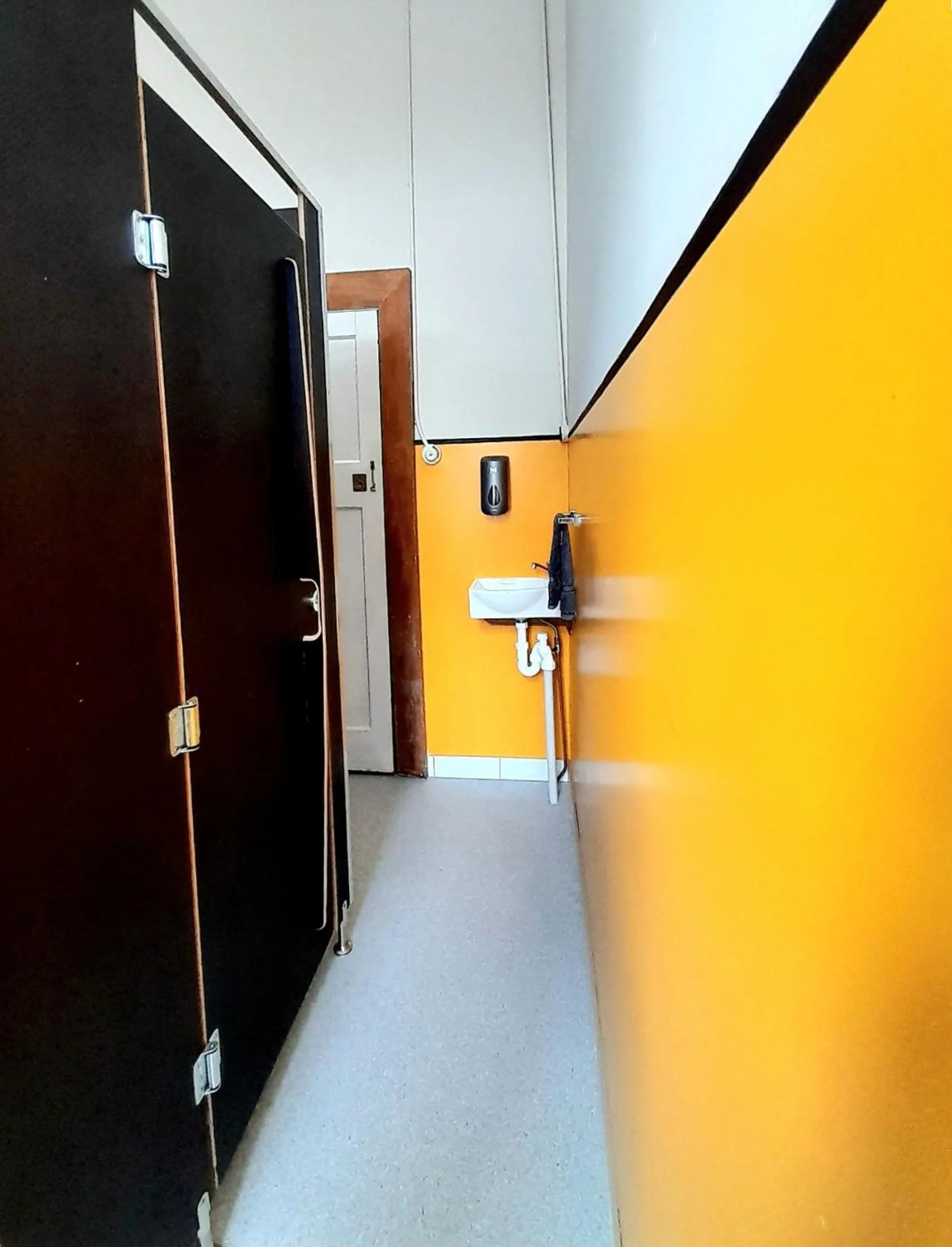 Toilet in Noah's Ark Flashpacker