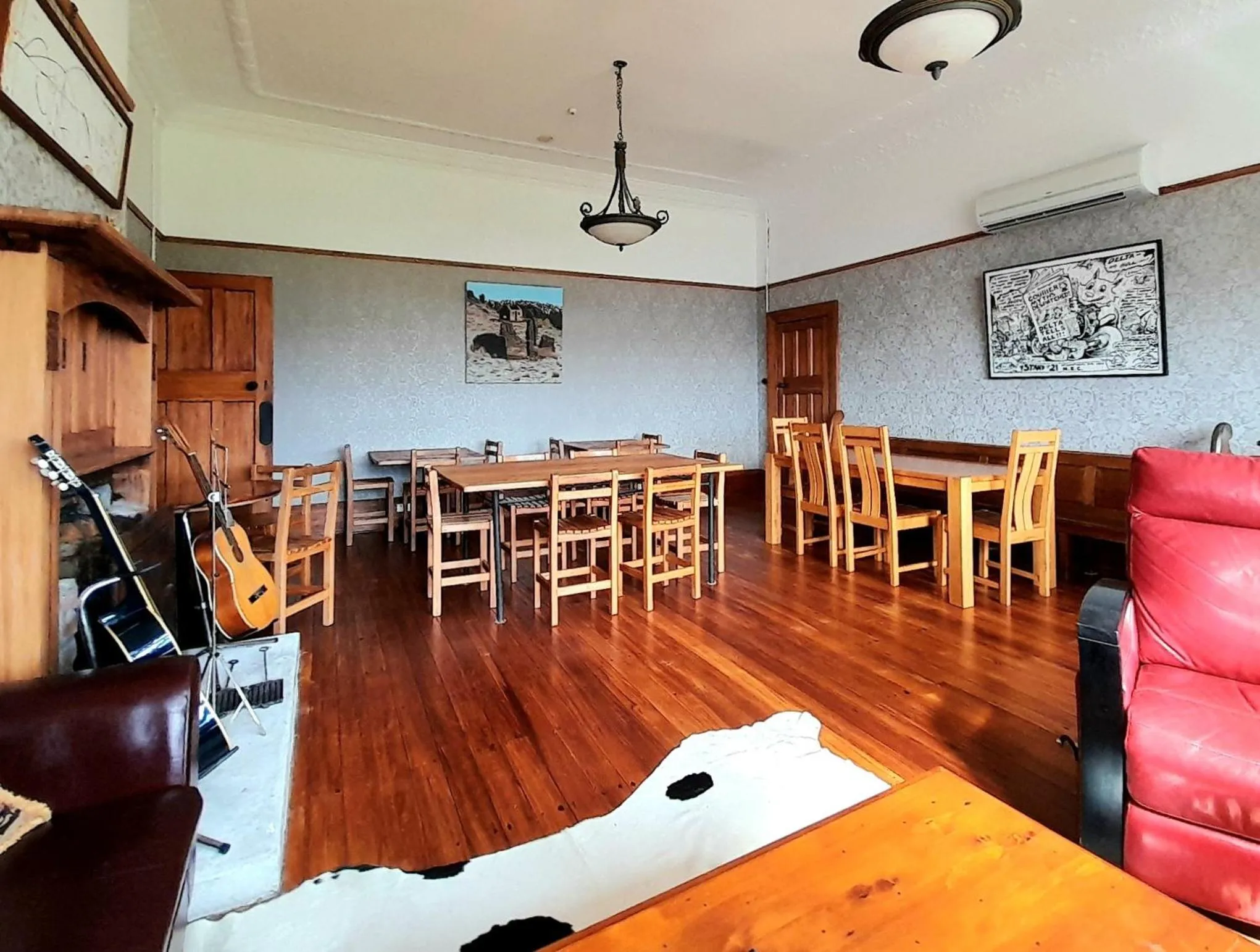 Dining area in Noah's Ark Flashpacker