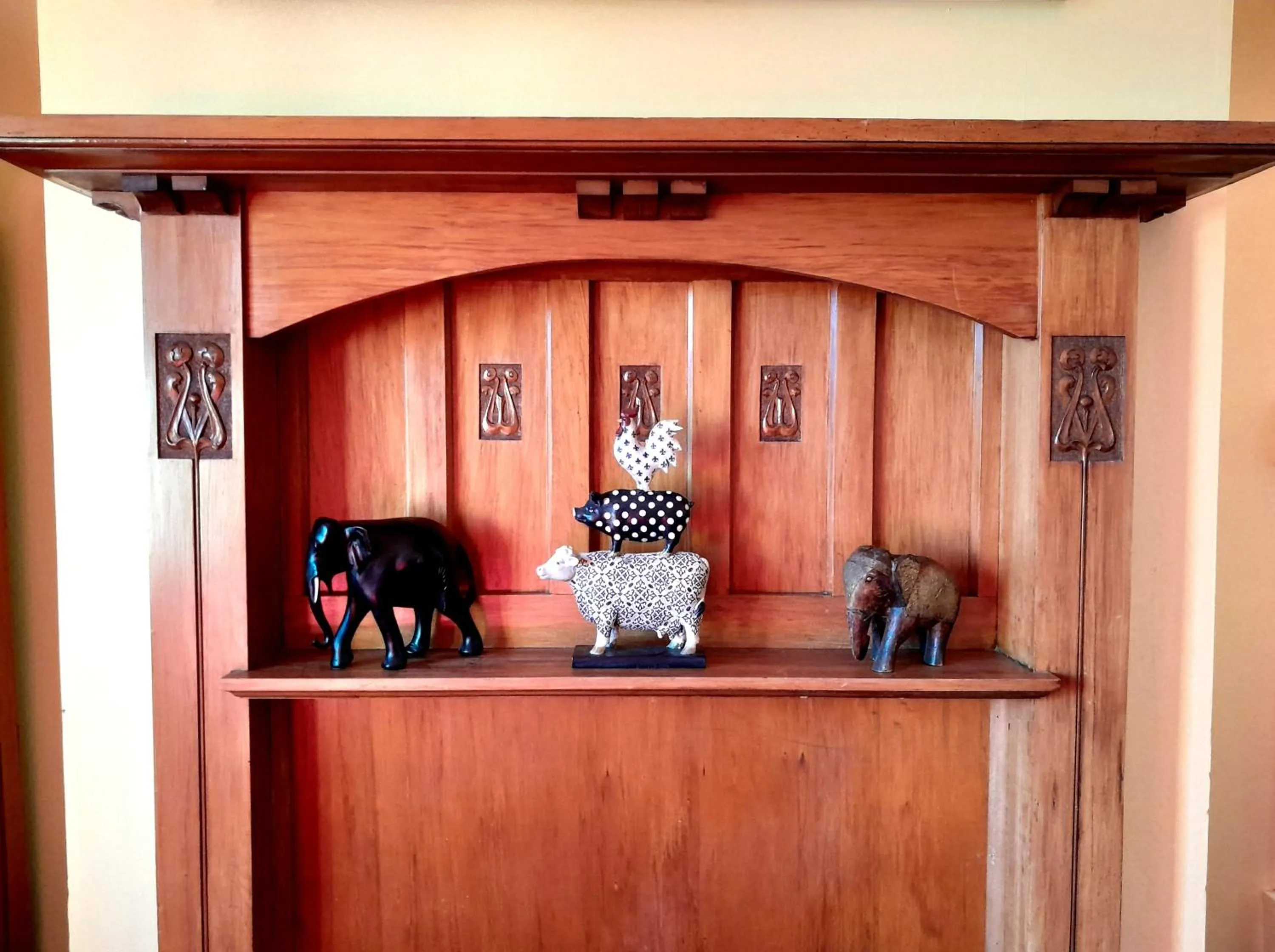 Decorative detail in Noah's Ark Flashpacker