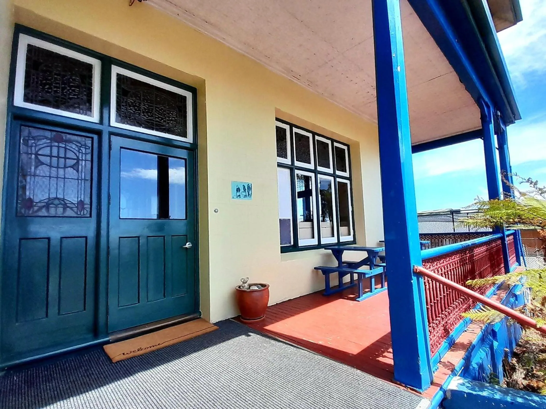Facade/entrance in Noah's Ark Flashpacker