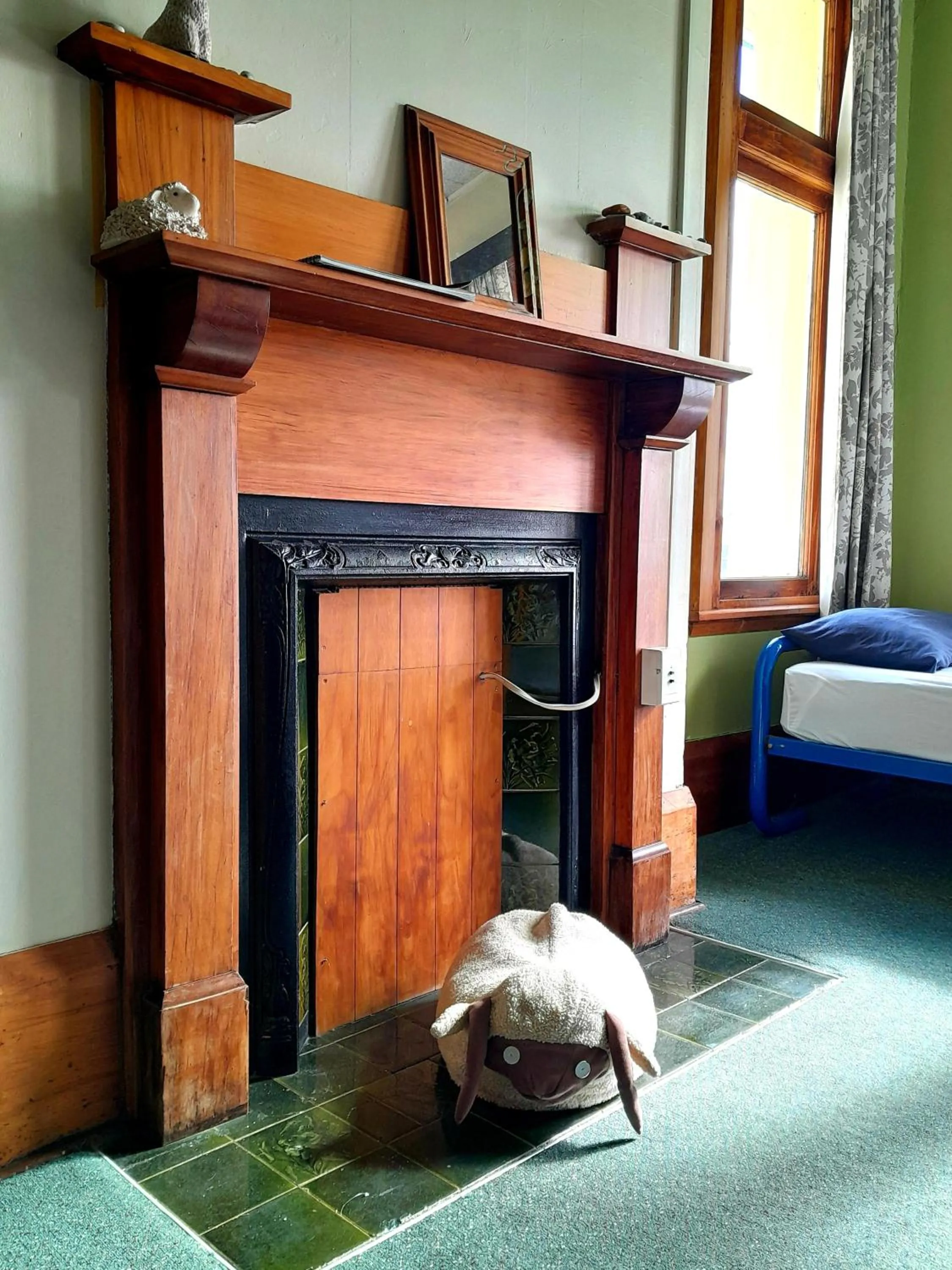 Decorative detail in Noah's Ark Flashpacker