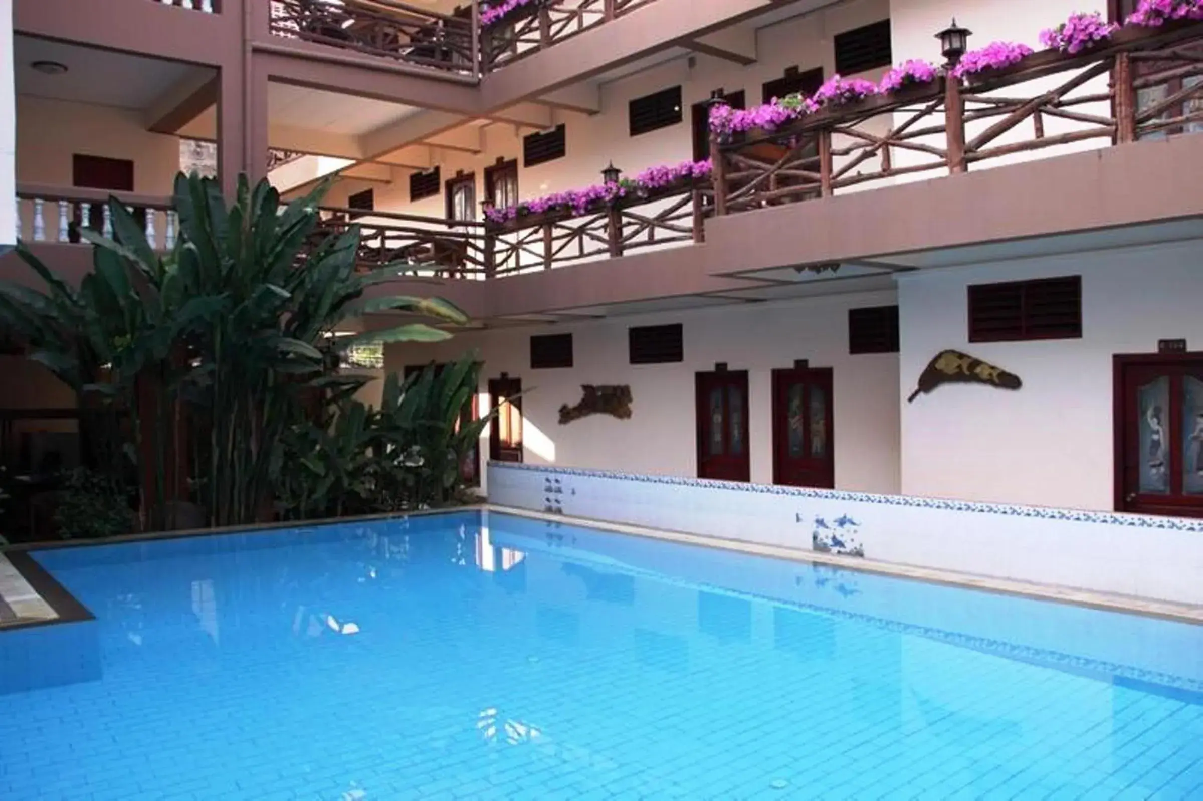 Facade/entrance in S.K. House 1 Facade/entrance in S.K. House 1