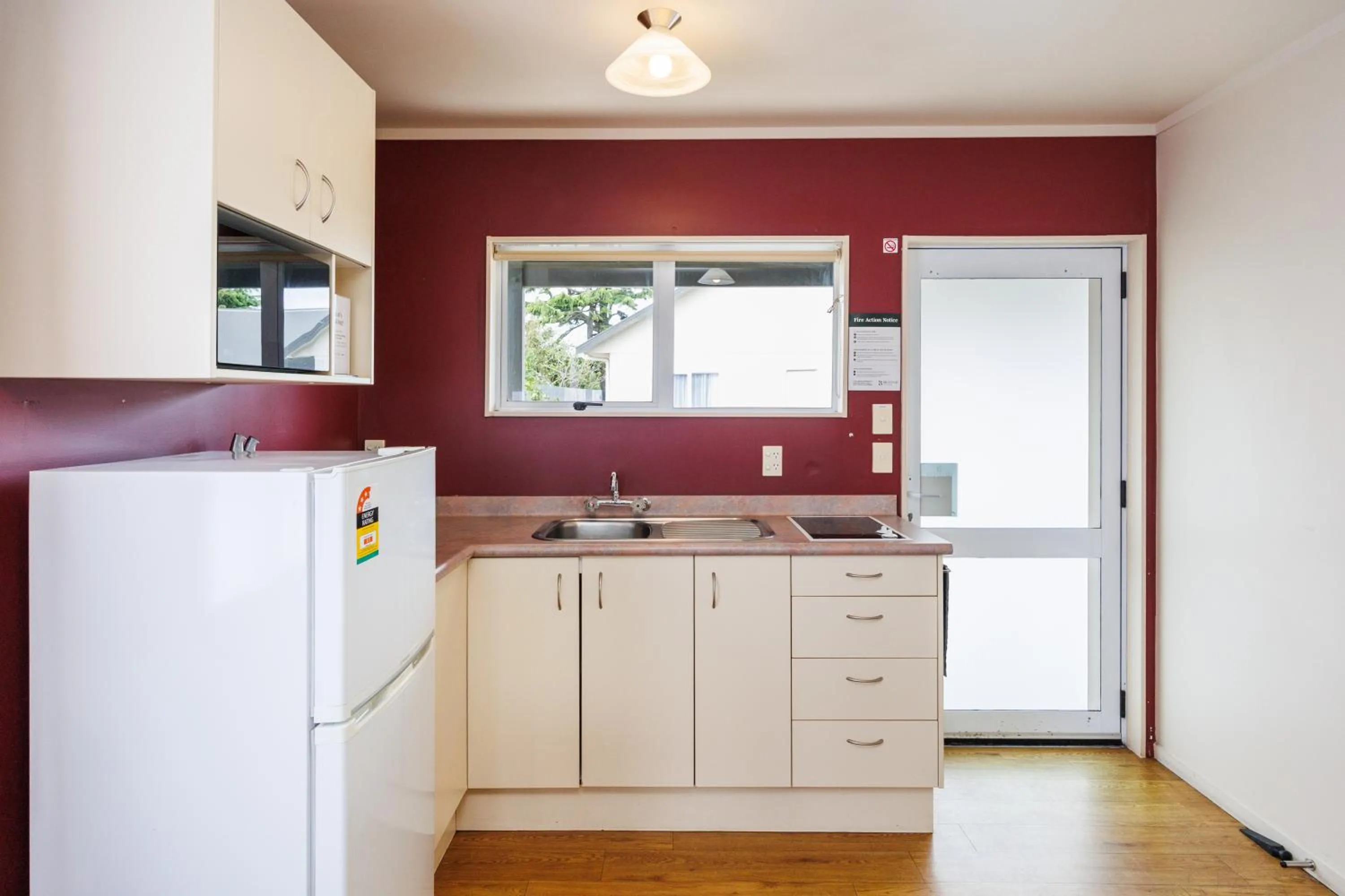 kitchen in Braemar Motor Lodge