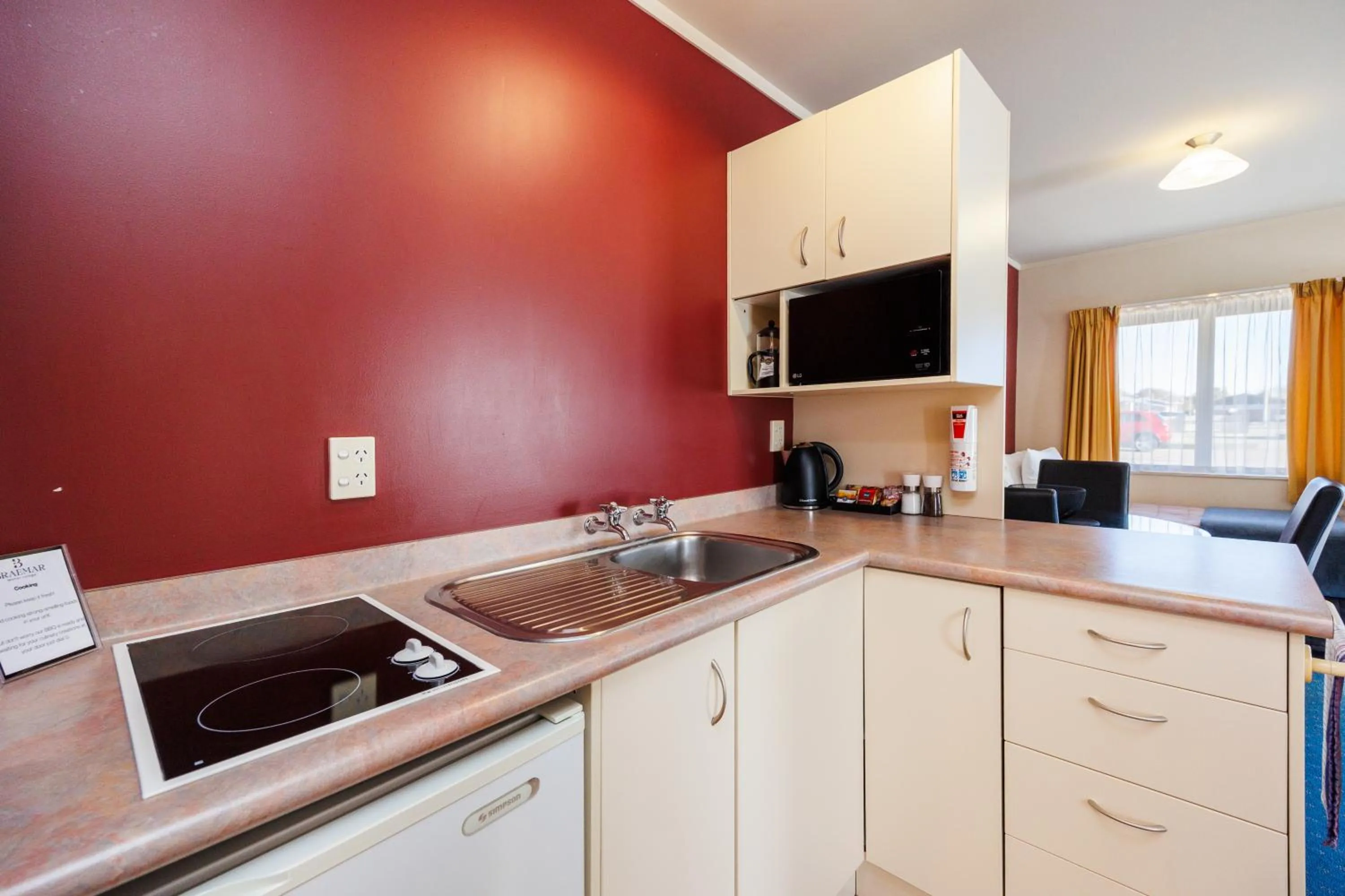 kitchen in Braemar Motor Lodge
