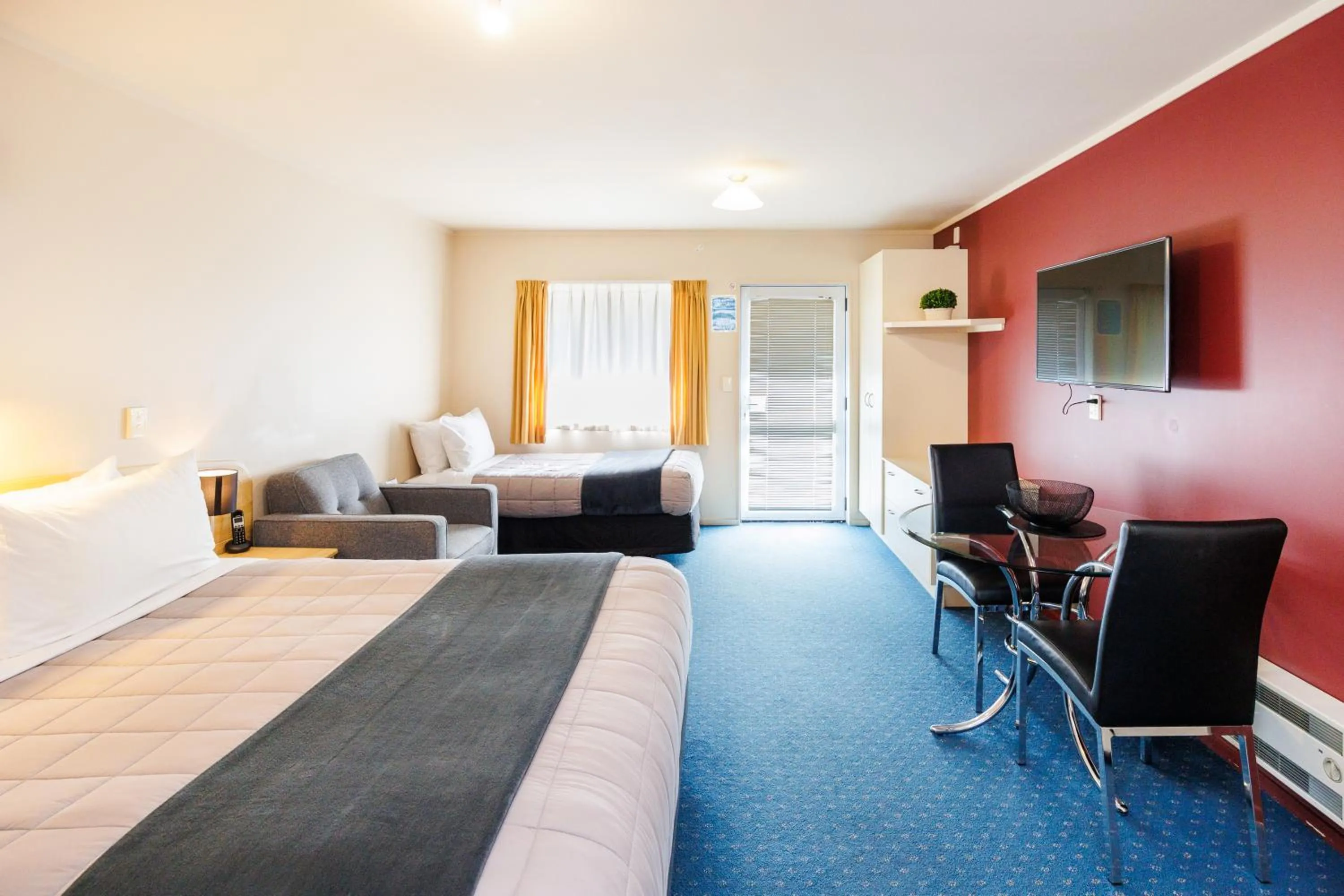 View (from property/room), Bed in Braemar Motor Lodge