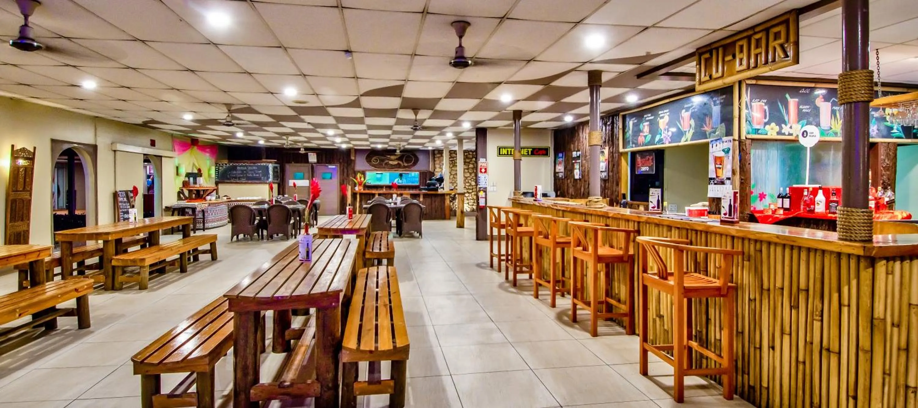 Restaurant/places to eat in Tanoa Skylodge Hotel