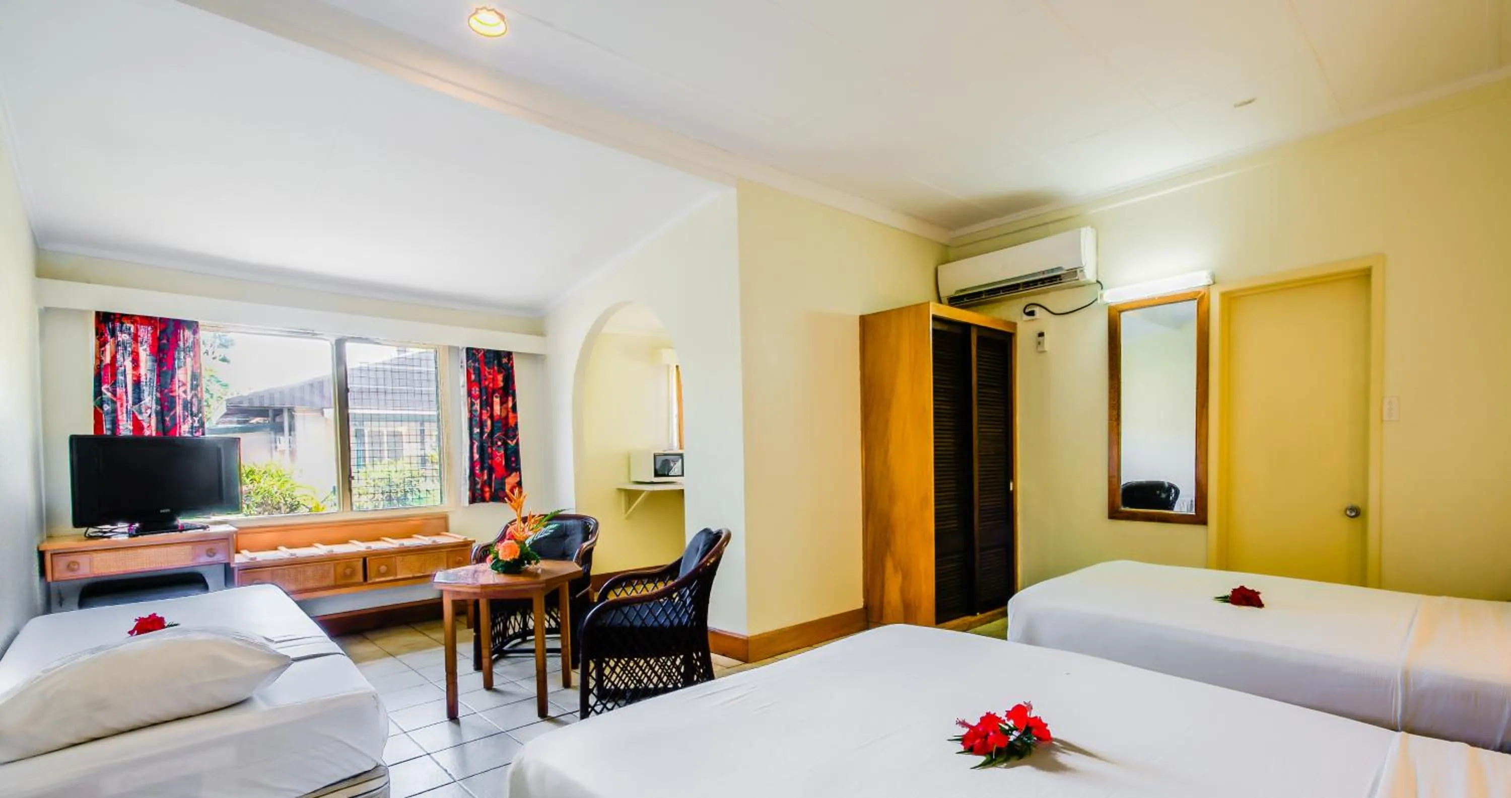 Kitchen or kitchenette, Bed in Tanoa Skylodge Hotel