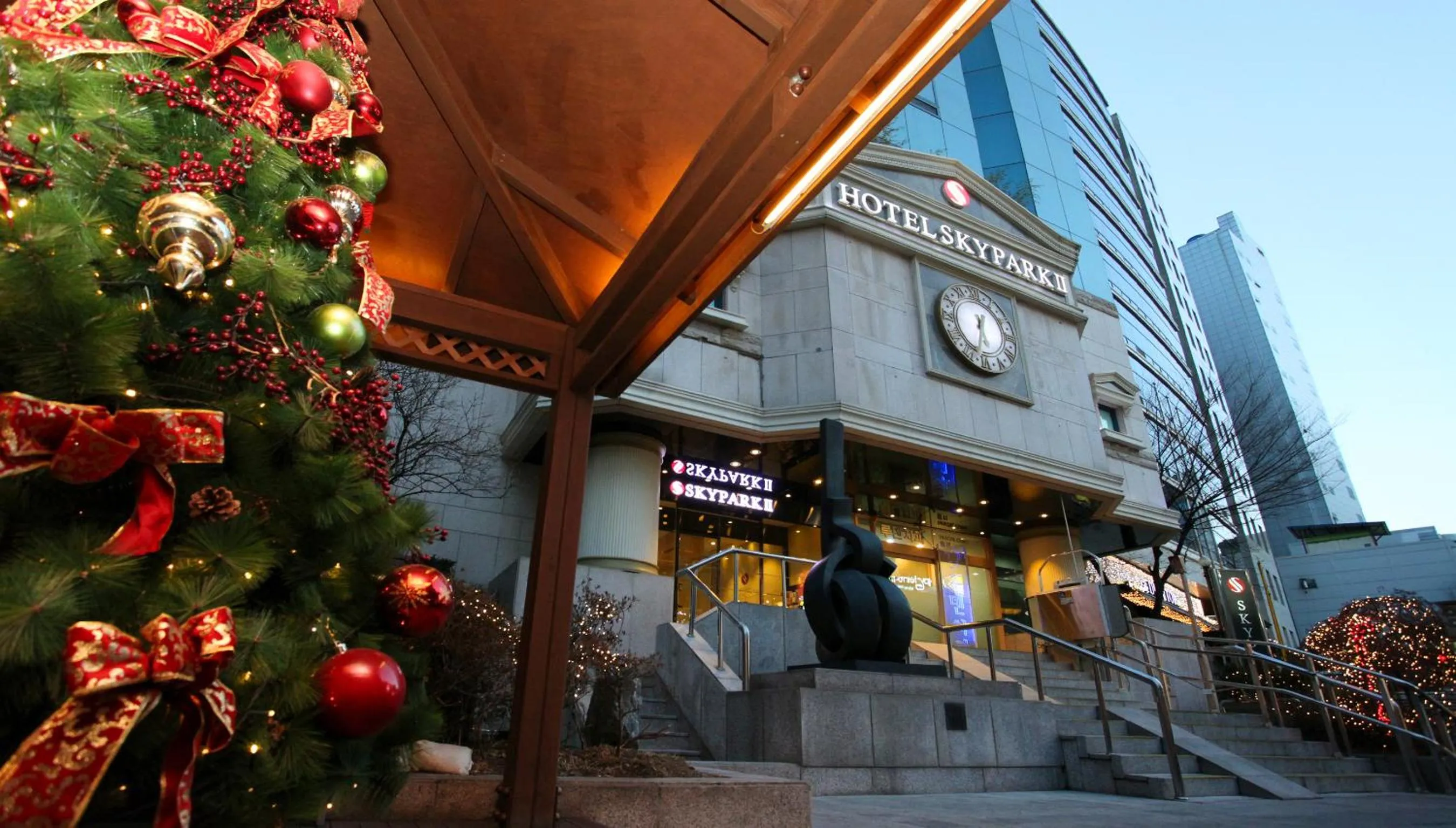 Facade/entrance in Hotel Skypark Myeongdong 2