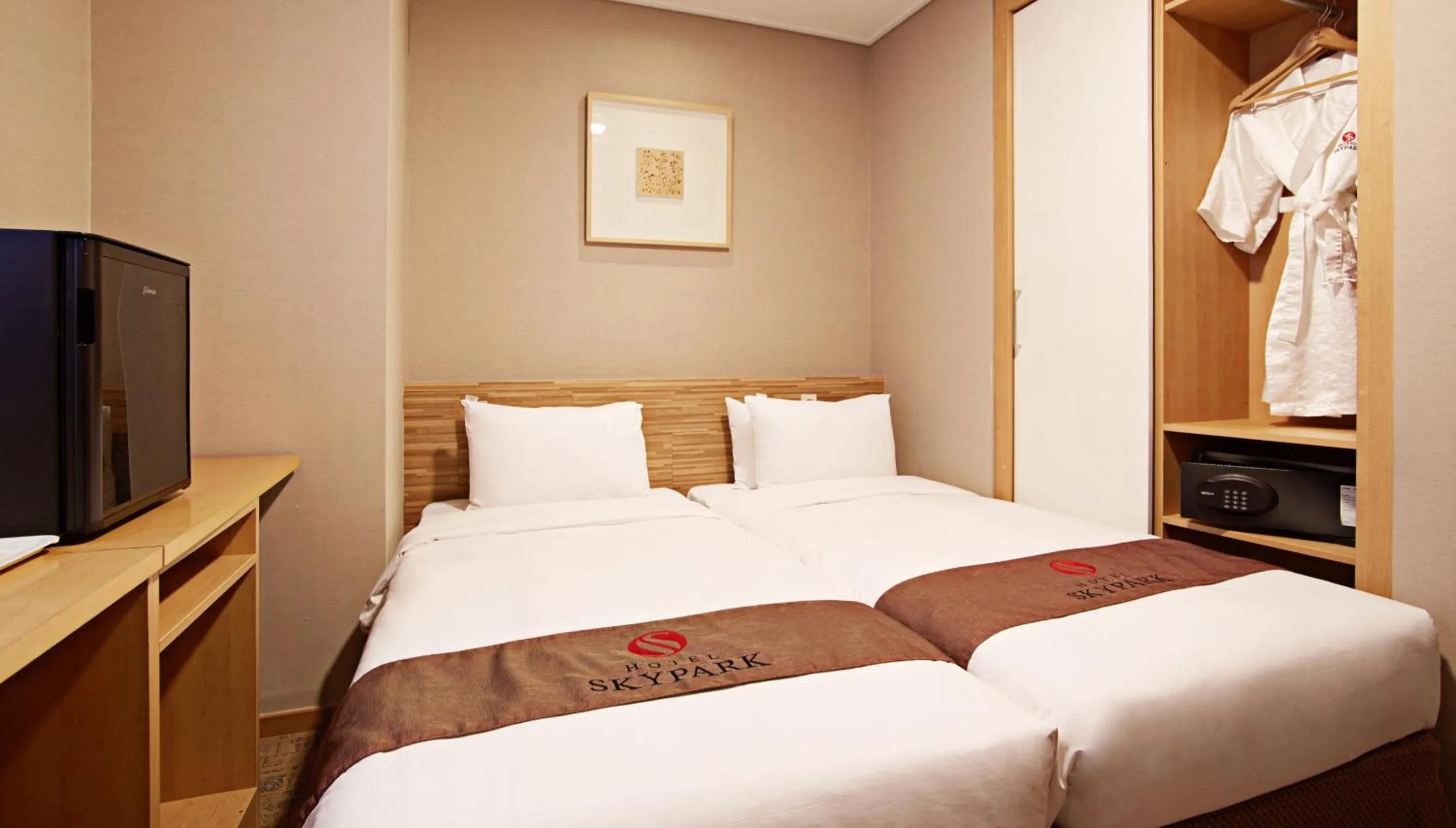 Bed in Hotel Skypark Myeongdong 2