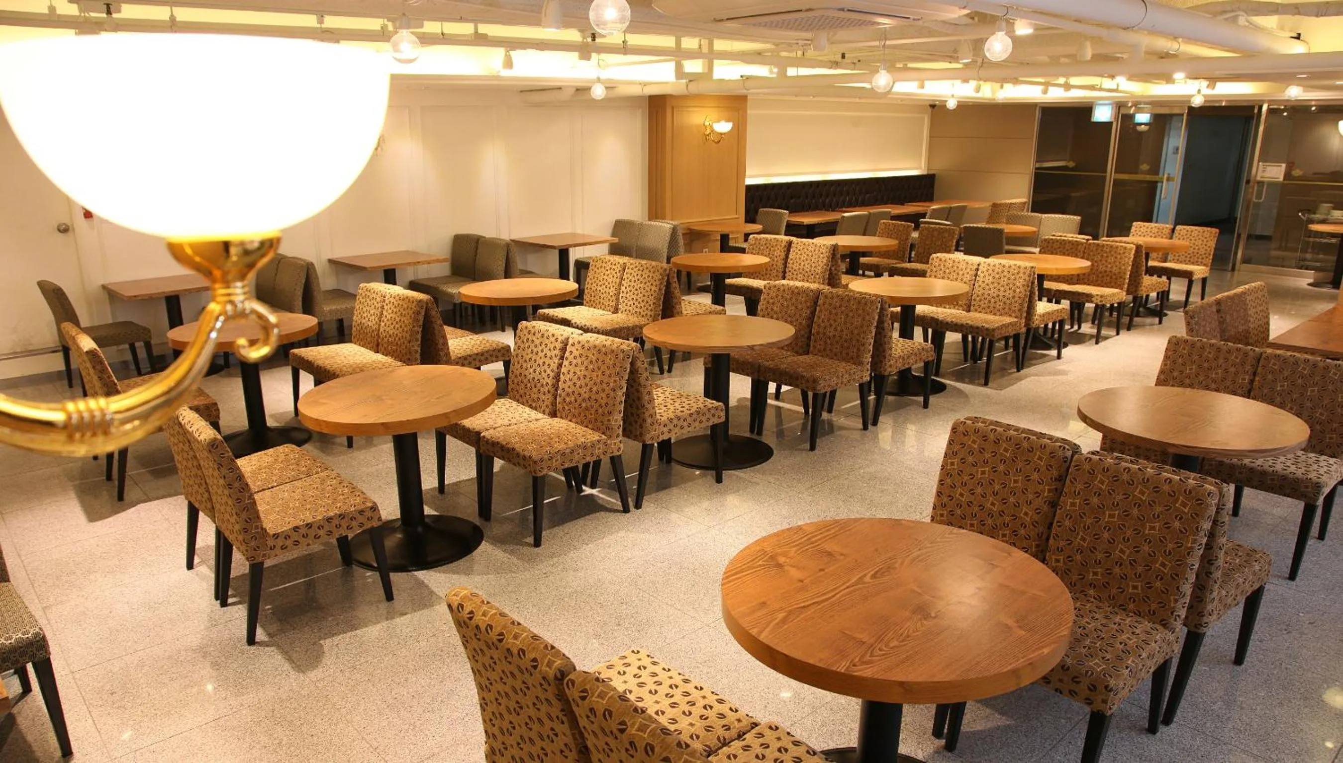 Restaurant/places to eat in Hotel Skypark Myeongdong 2