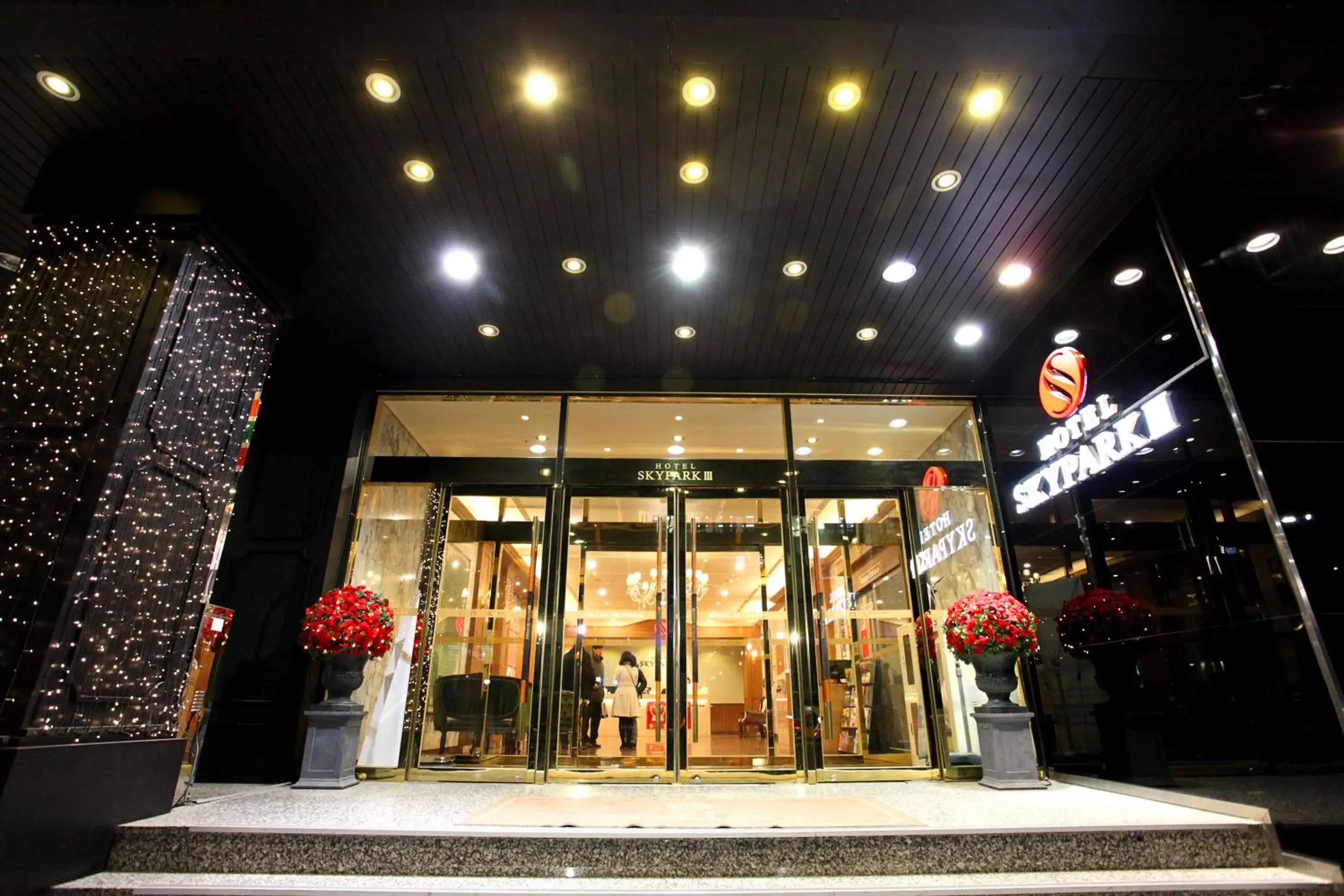 Facade/entrance in Hotel Skypark Myeongdong 3 Facade/entrance in Hotel Skypark Myeongdong 3