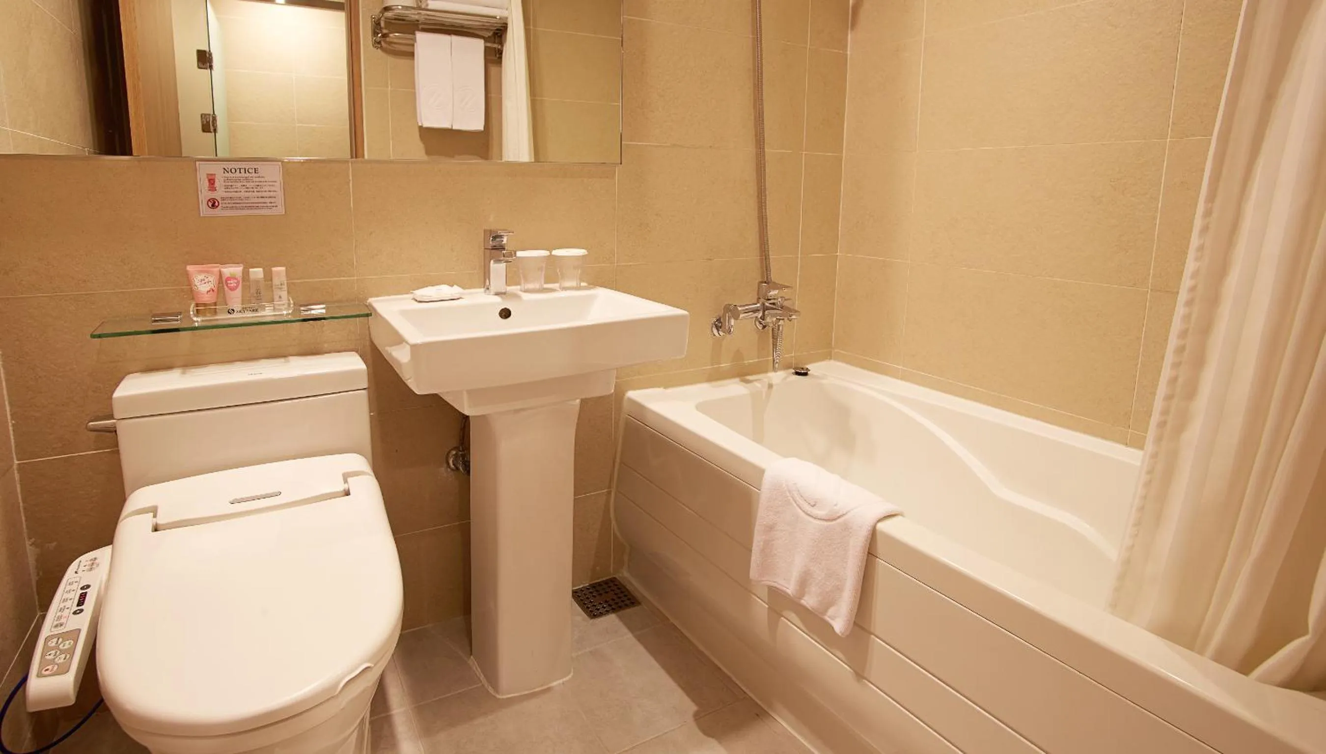 Bathroom in Hotel Skypark Myeongdong 3