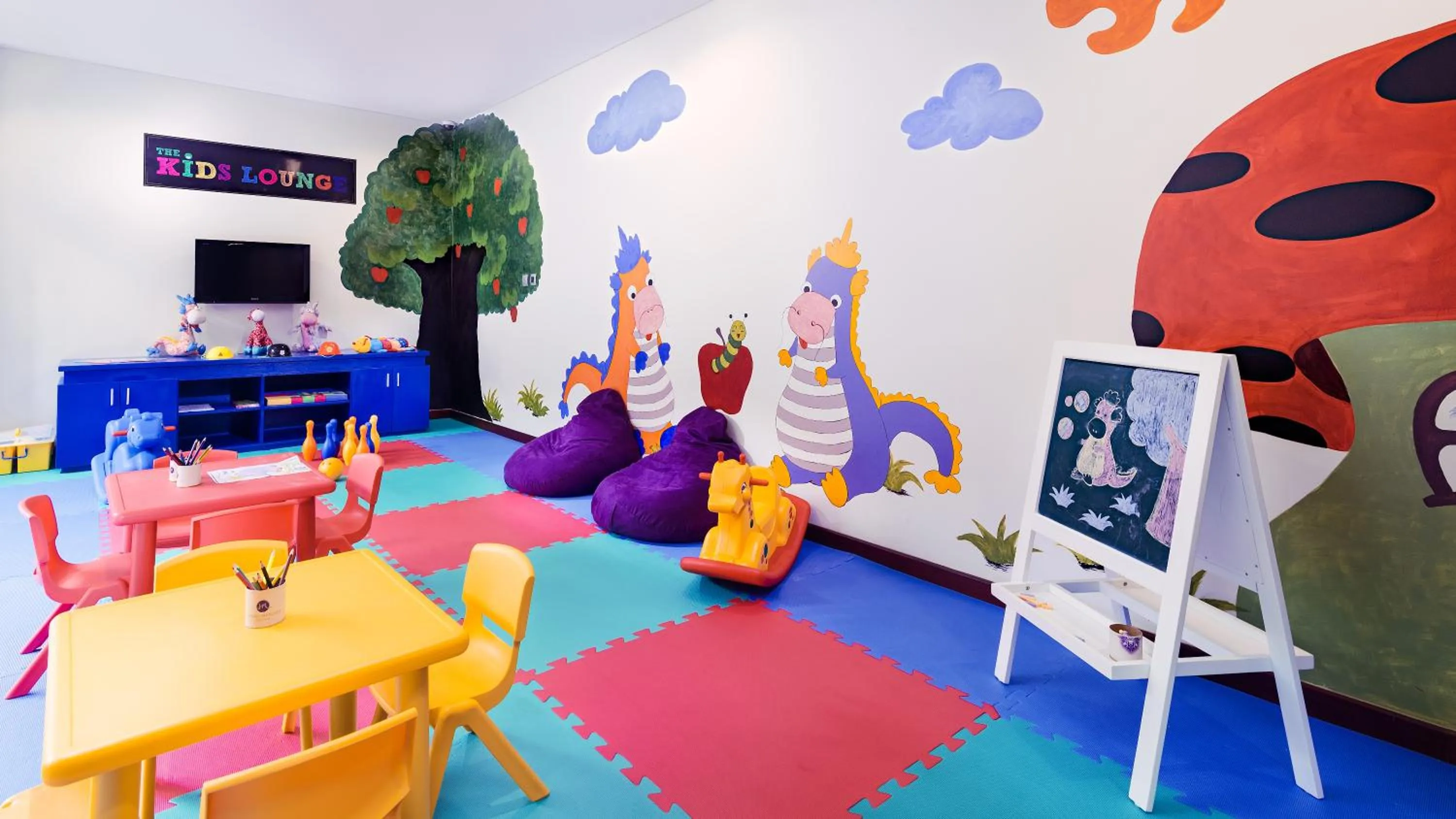 Photo of the whole room in Grand Mercure Danang