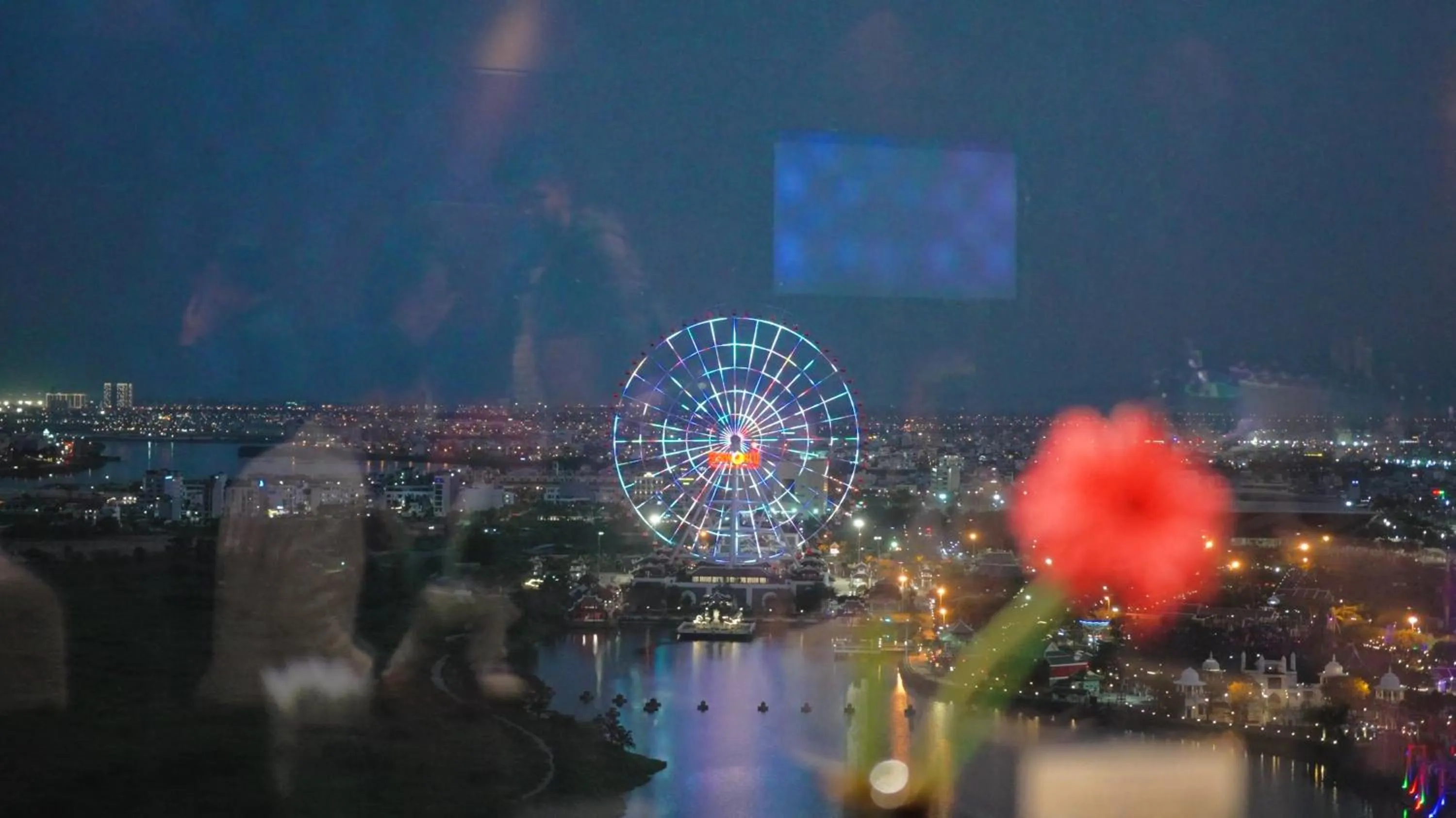 Evening entertainment in Grand Mercure Danang