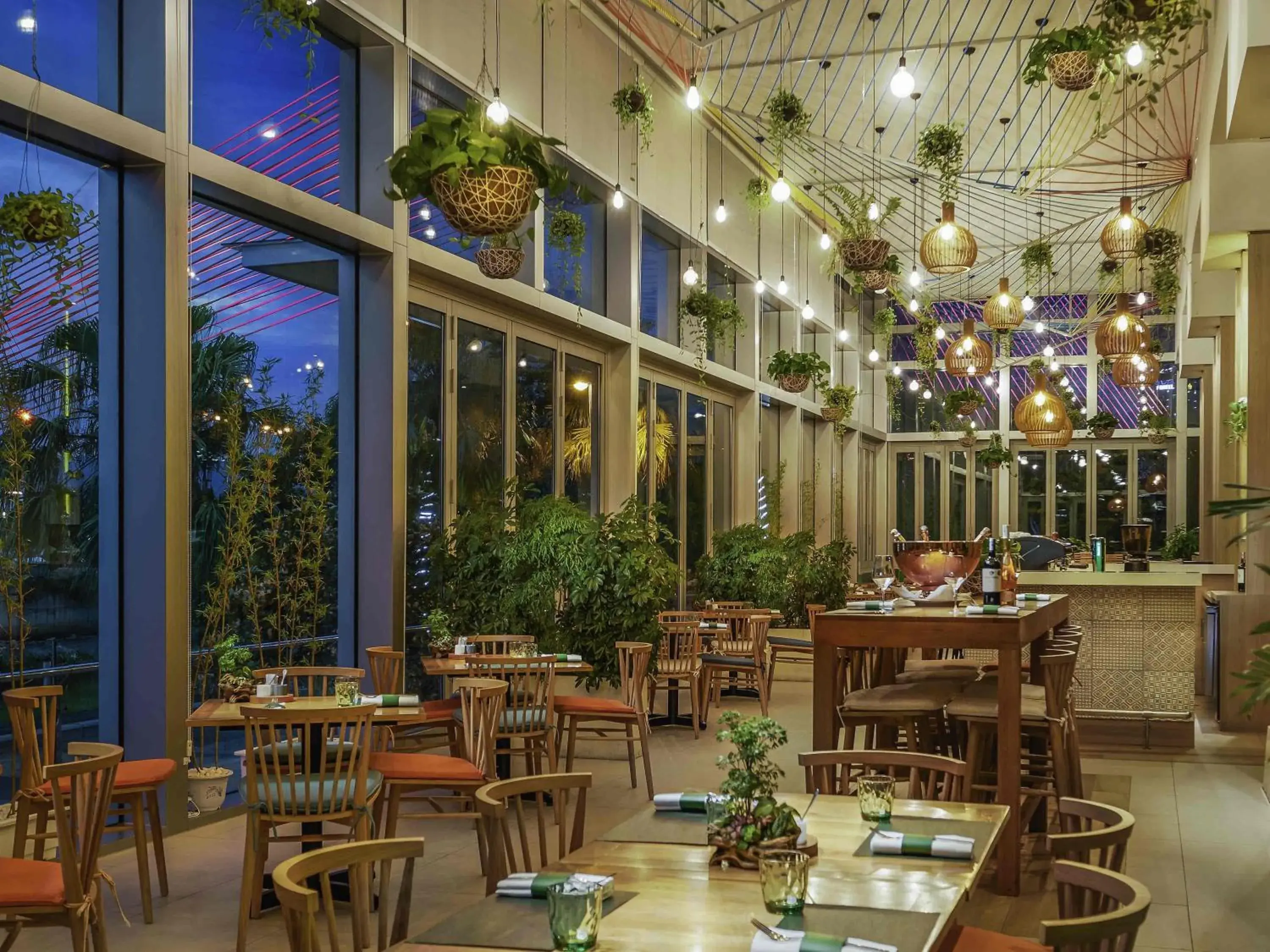 Restaurant/places to eat in Grand Mercure Danang Restaurant/places to eat in Grand Mercure Danang