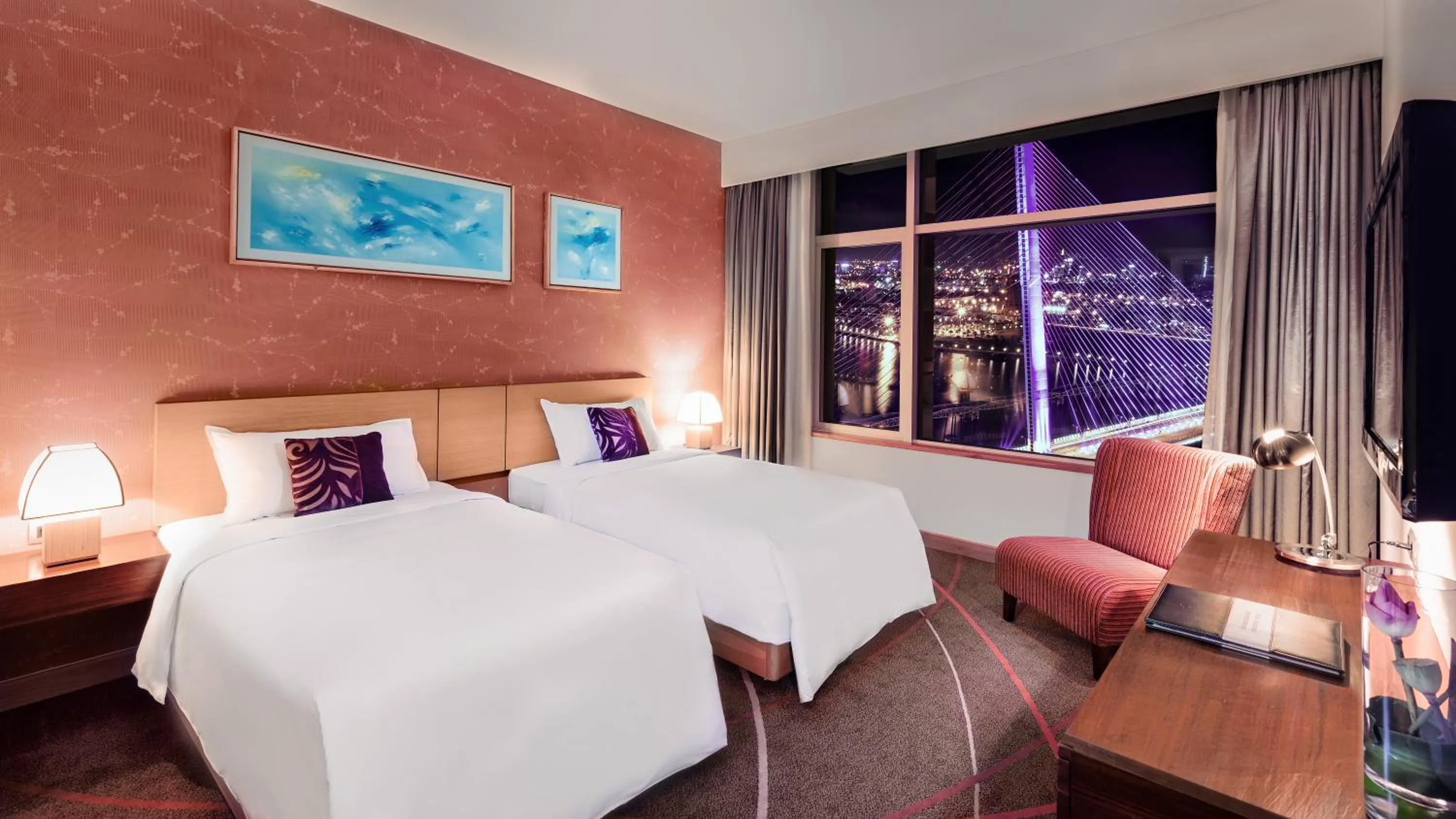 Bed in Grand Mercure Danang