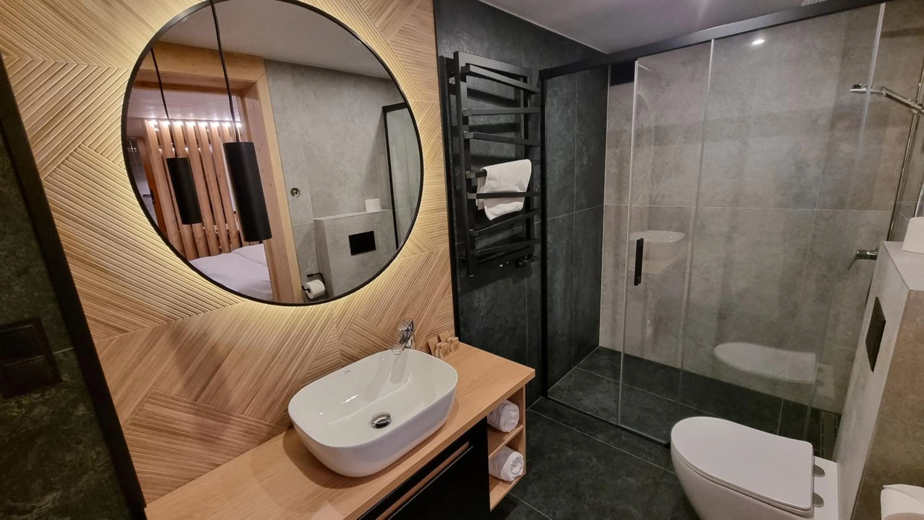 Shower in POKOJE GOŚCINNE WILCZNIK 12