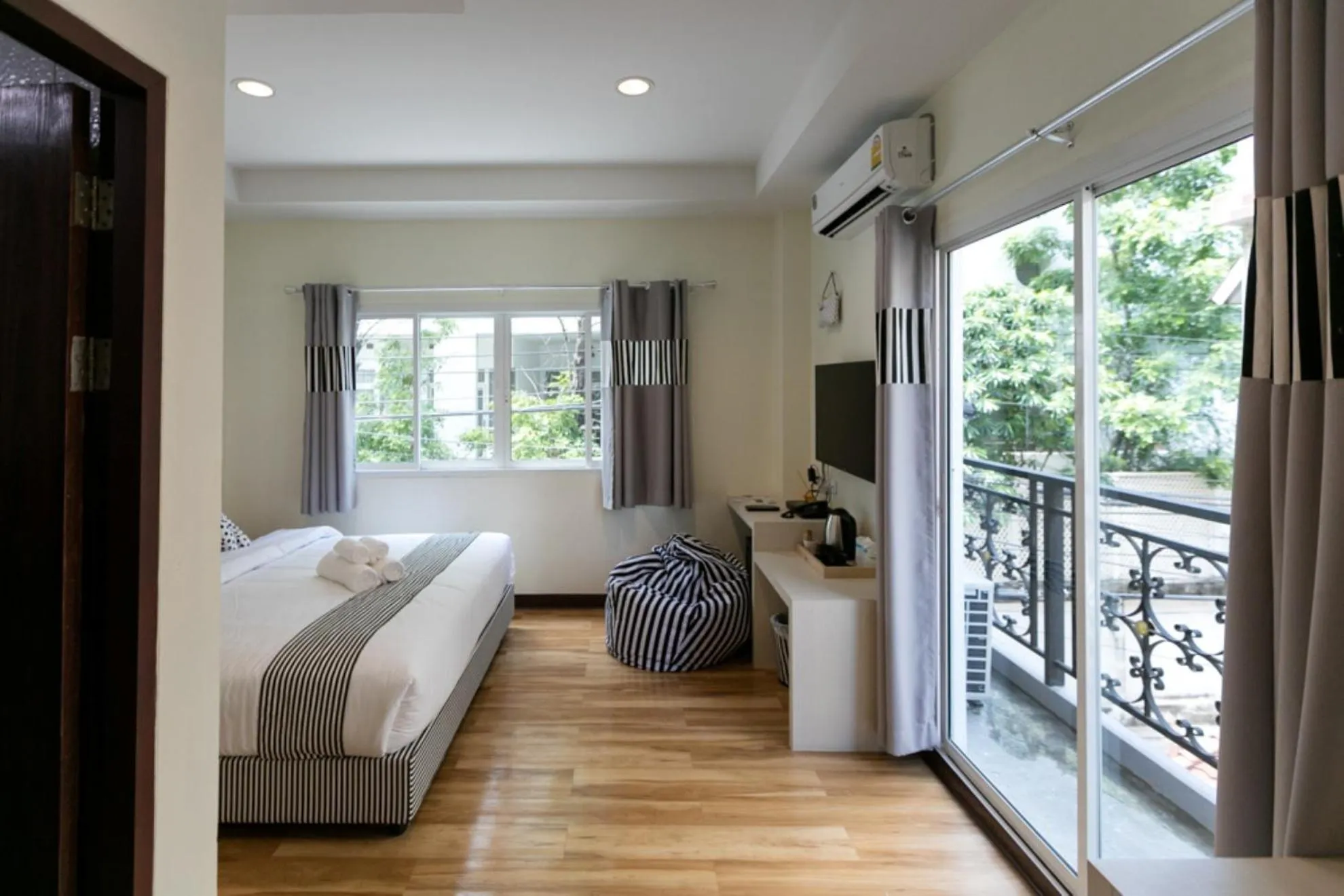 Bed in Bangkok River Loka Hotel