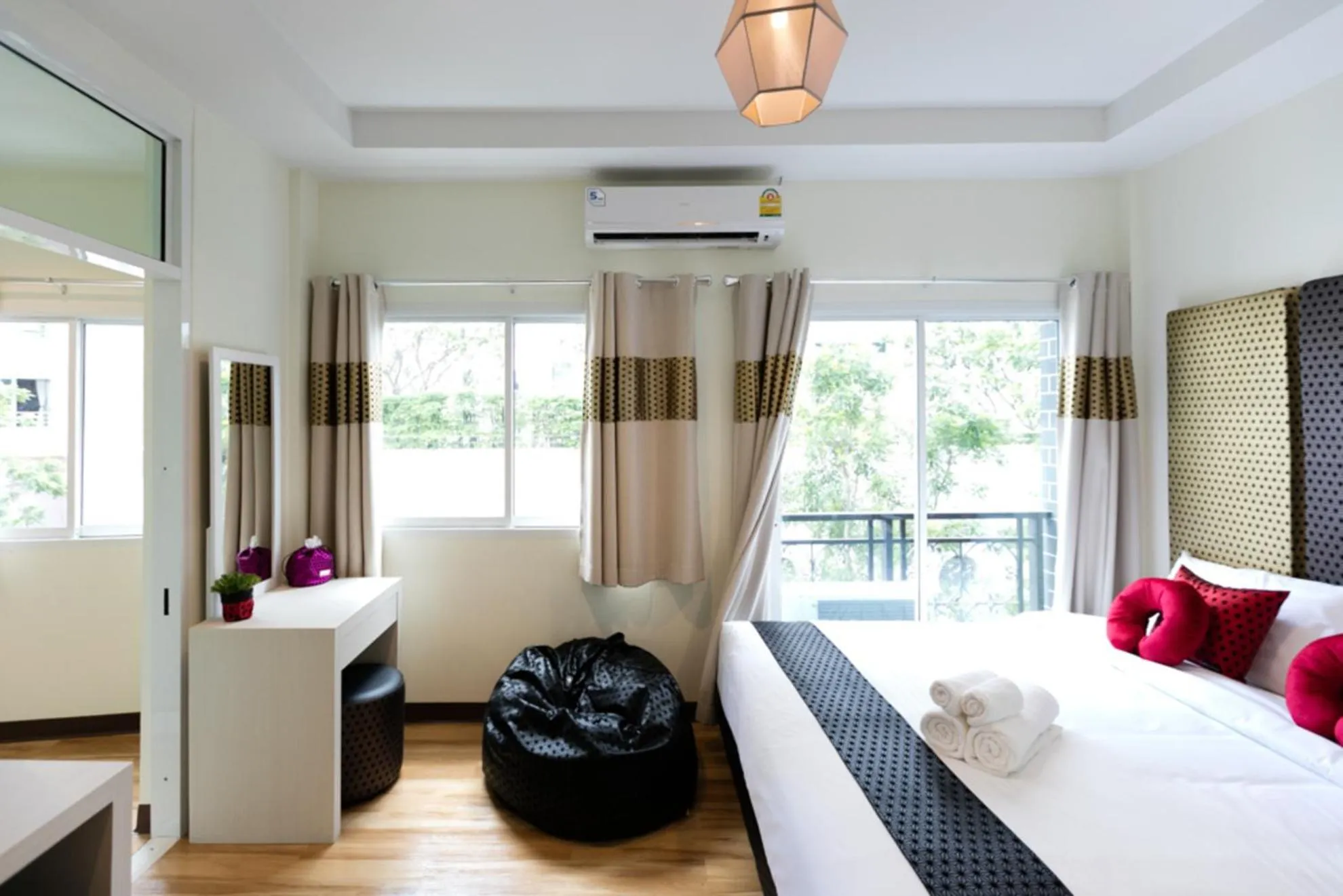 Bed in Bangkok River Loka Hotel