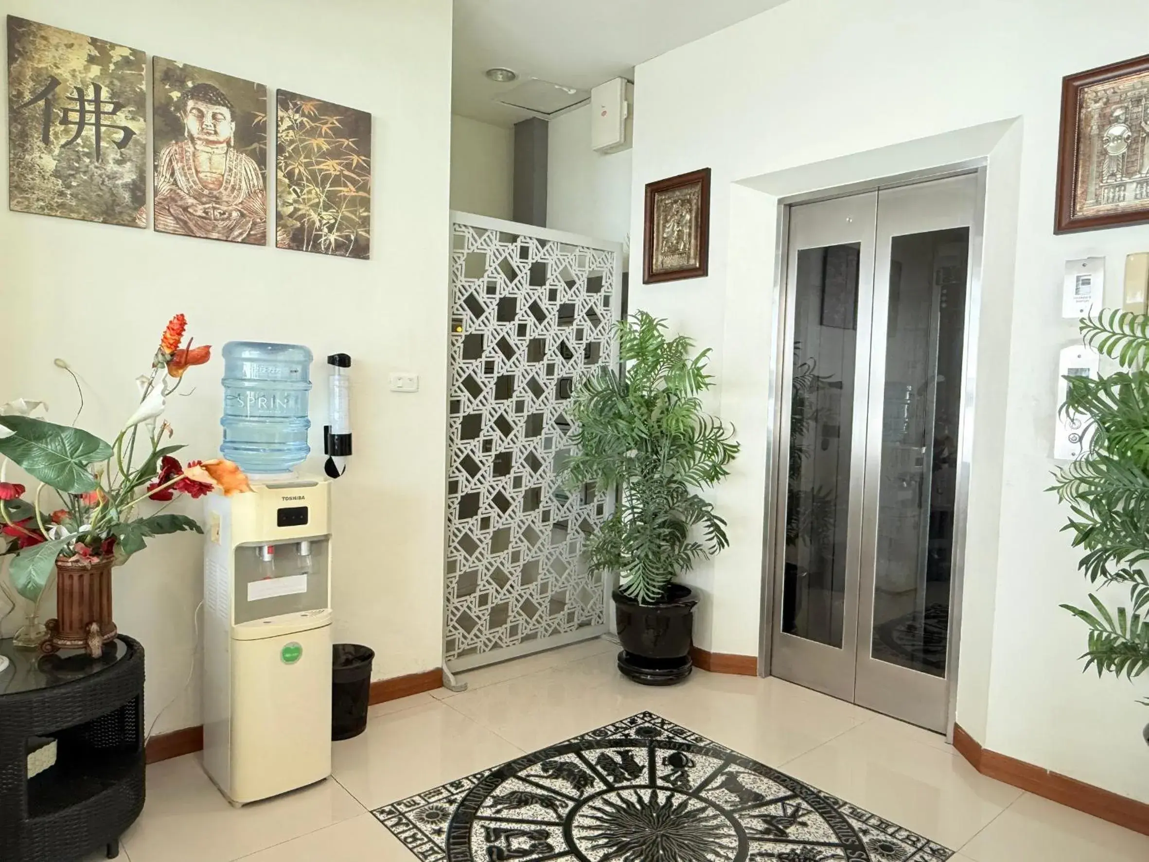 Property building in Bangkok River Loka Hotel Property building in Bangkok River Loka Hotel