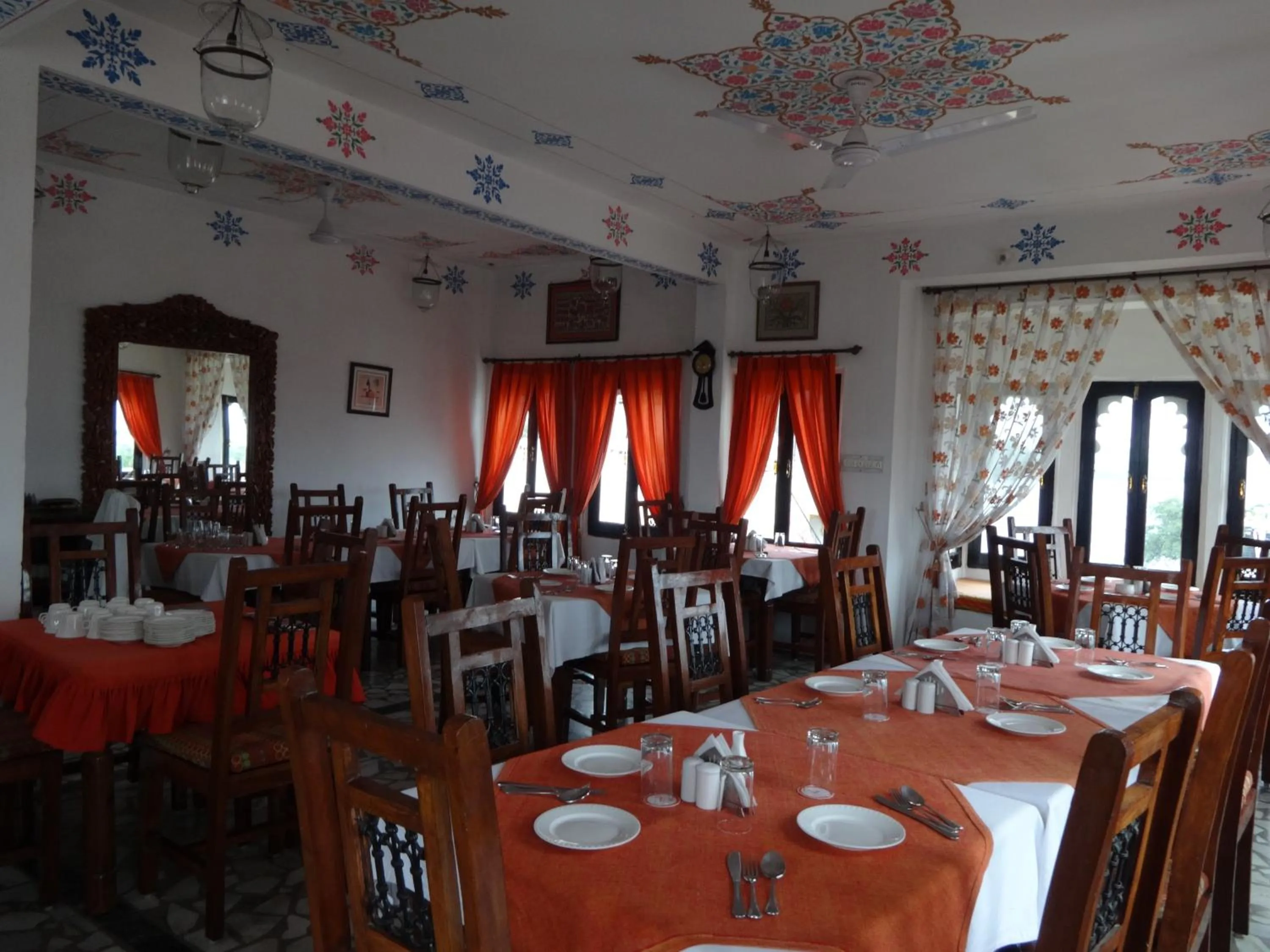 Restaurant/places to eat in Karohi Haveli - A Heritage Hotel