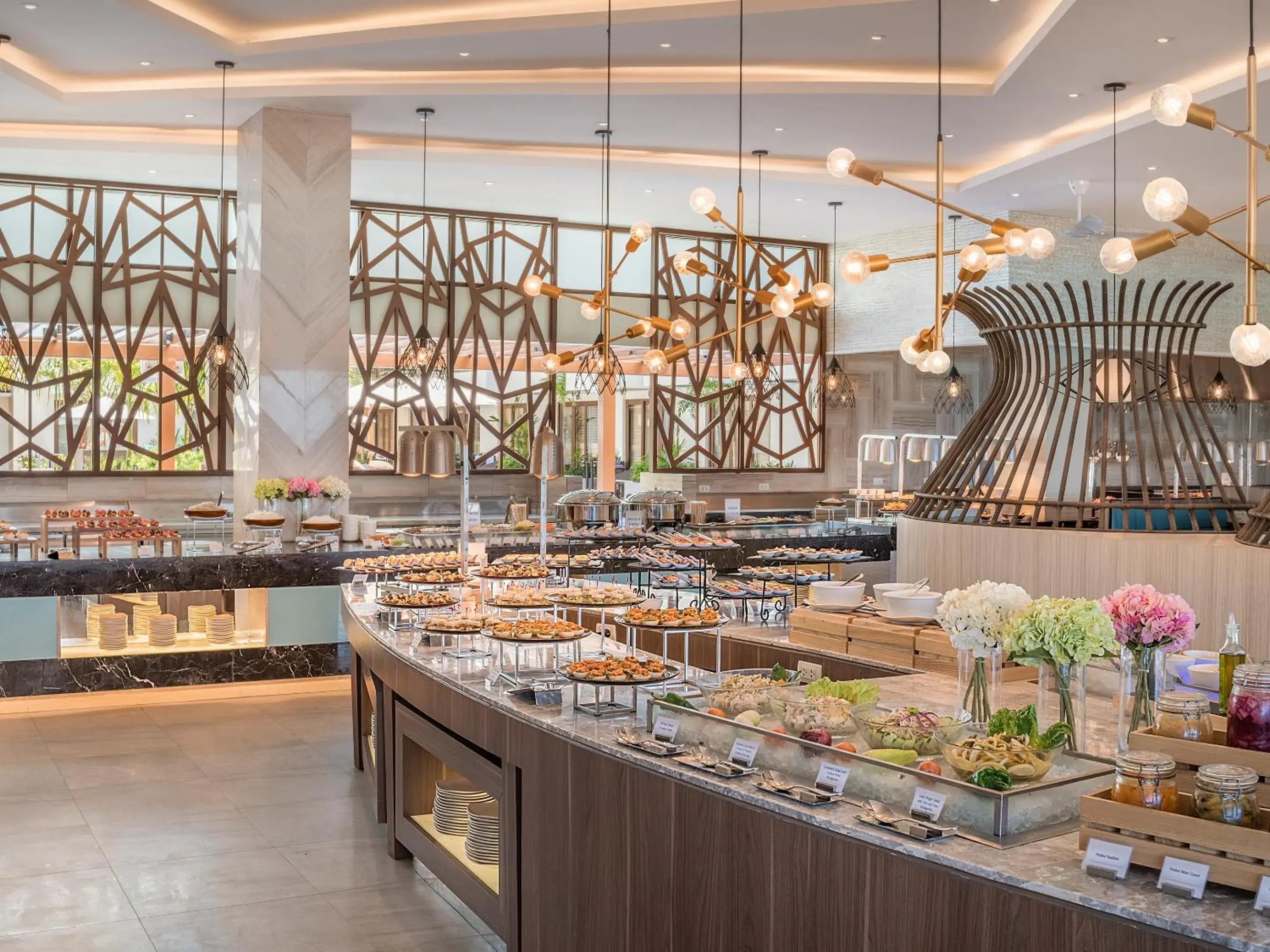 Restaurant/places to eat in Henann Palm Beach Resort Restaurant/places to eat in Henann Palm Beach Resort