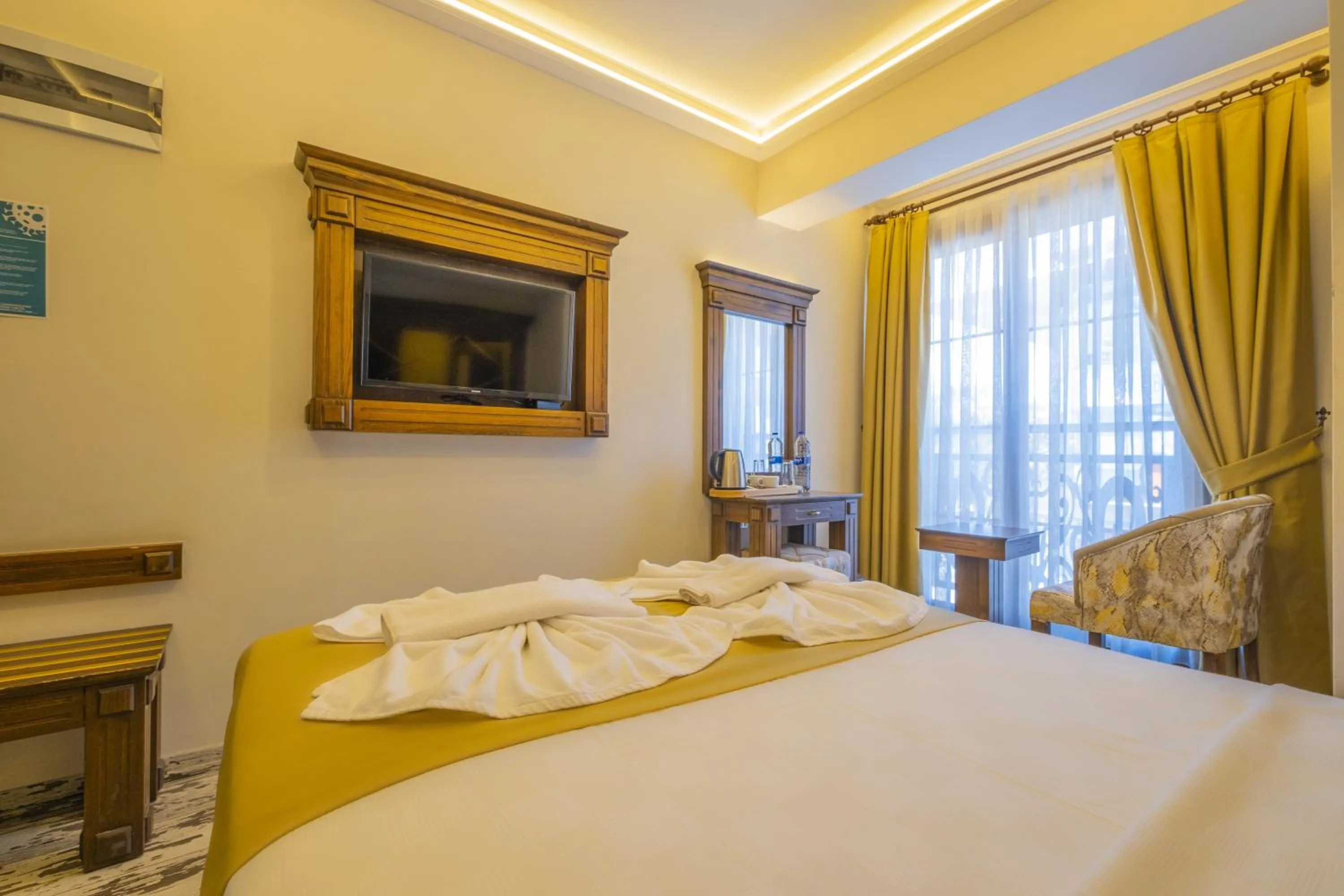 Bed in Reis Royal Hotel