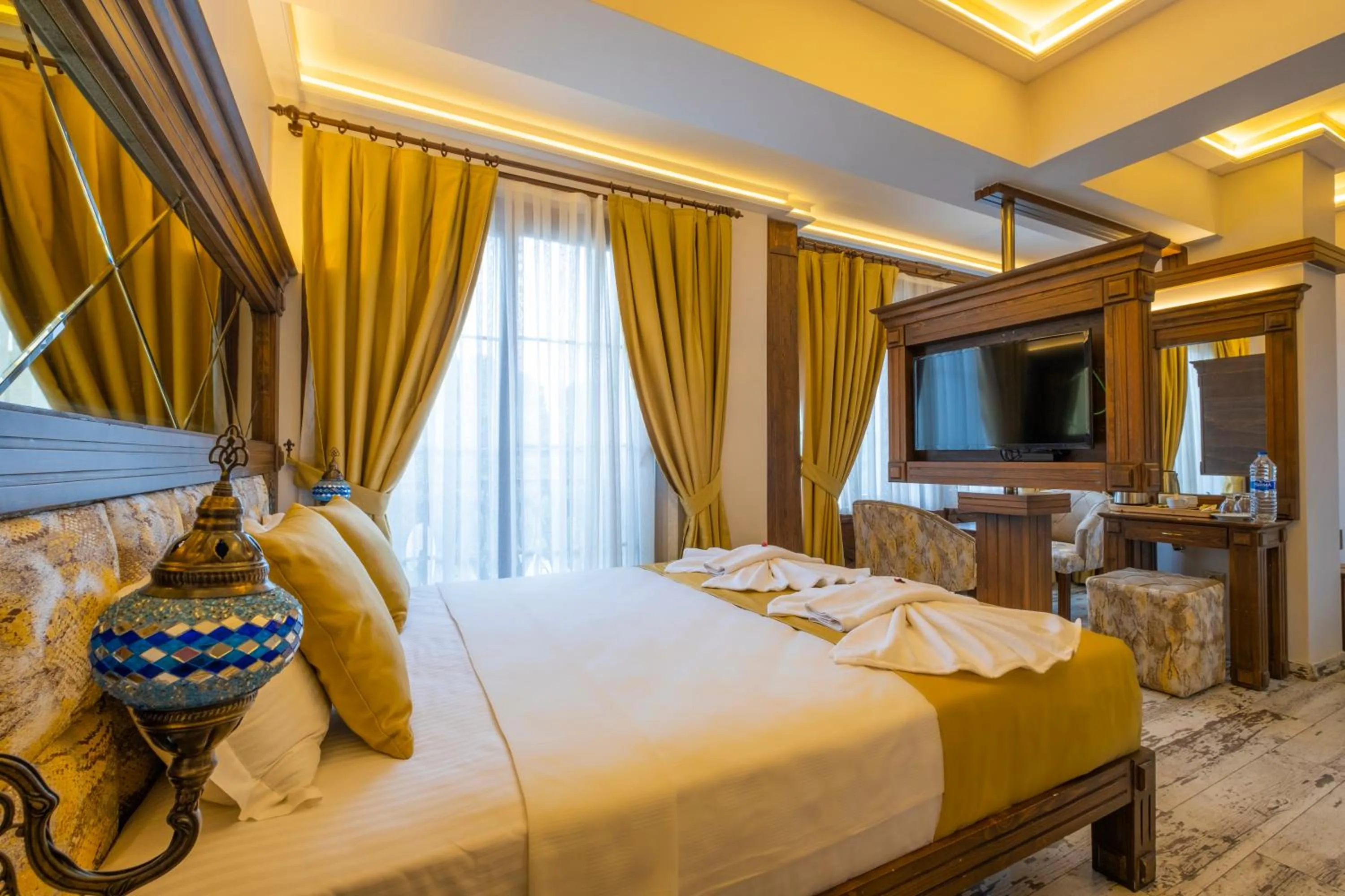 Bed in Reis Royal Hotel