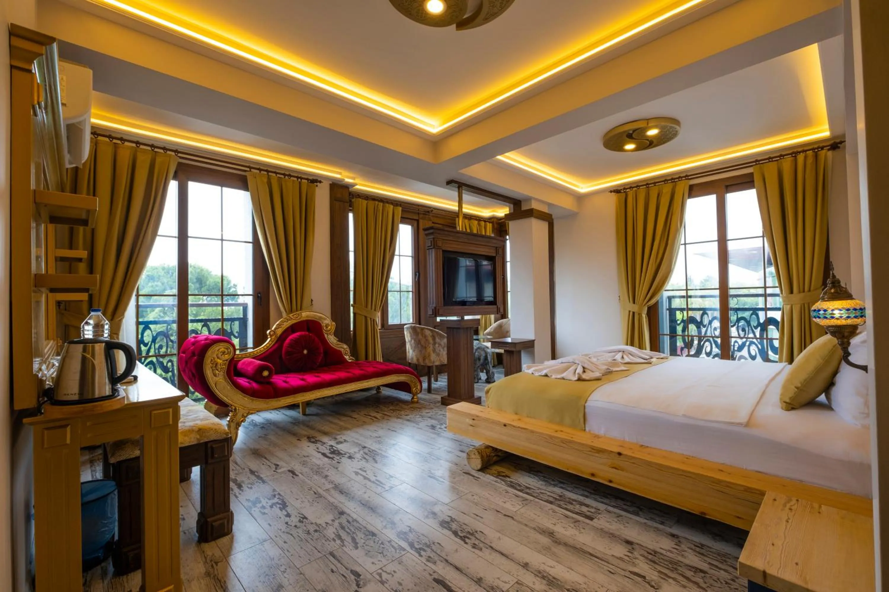 Bed in Reis Royal Hotel