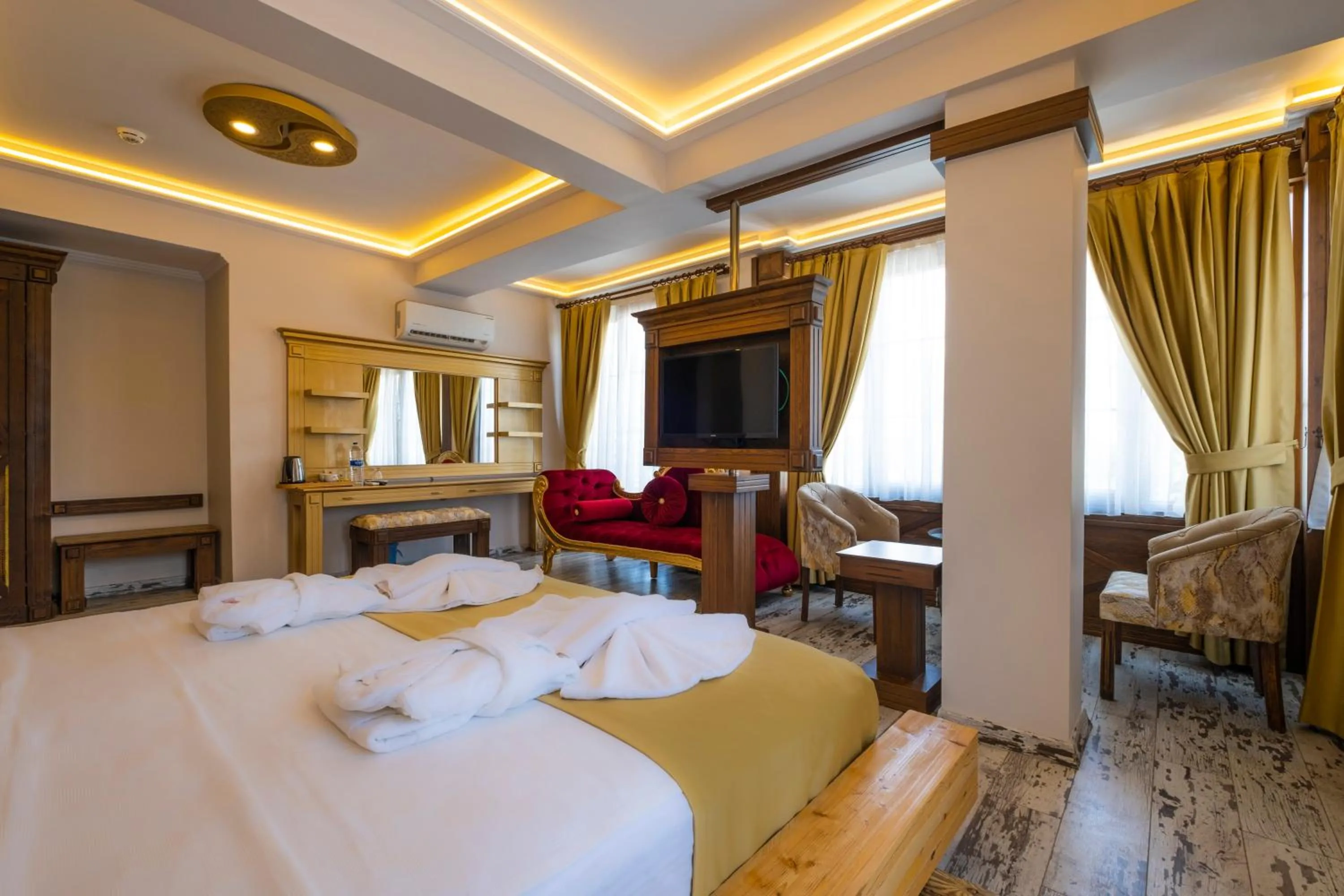 Bed in Reis Royal Hotel