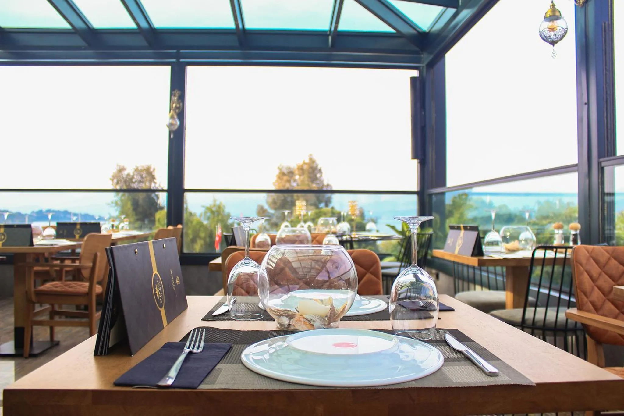 Restaurant/places to eat in Reis Royal Hotel