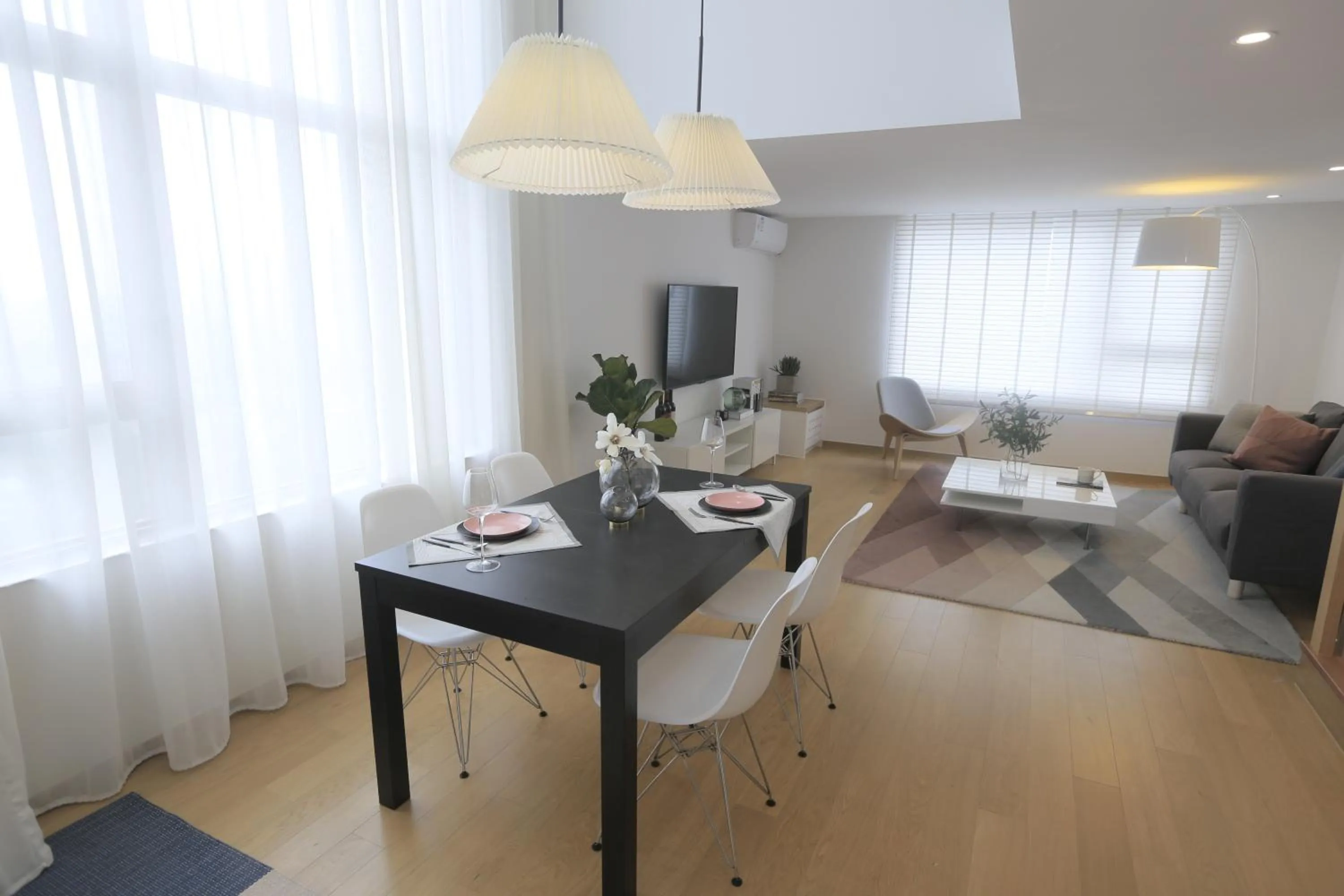 Dining area in Lujiazui More Residence