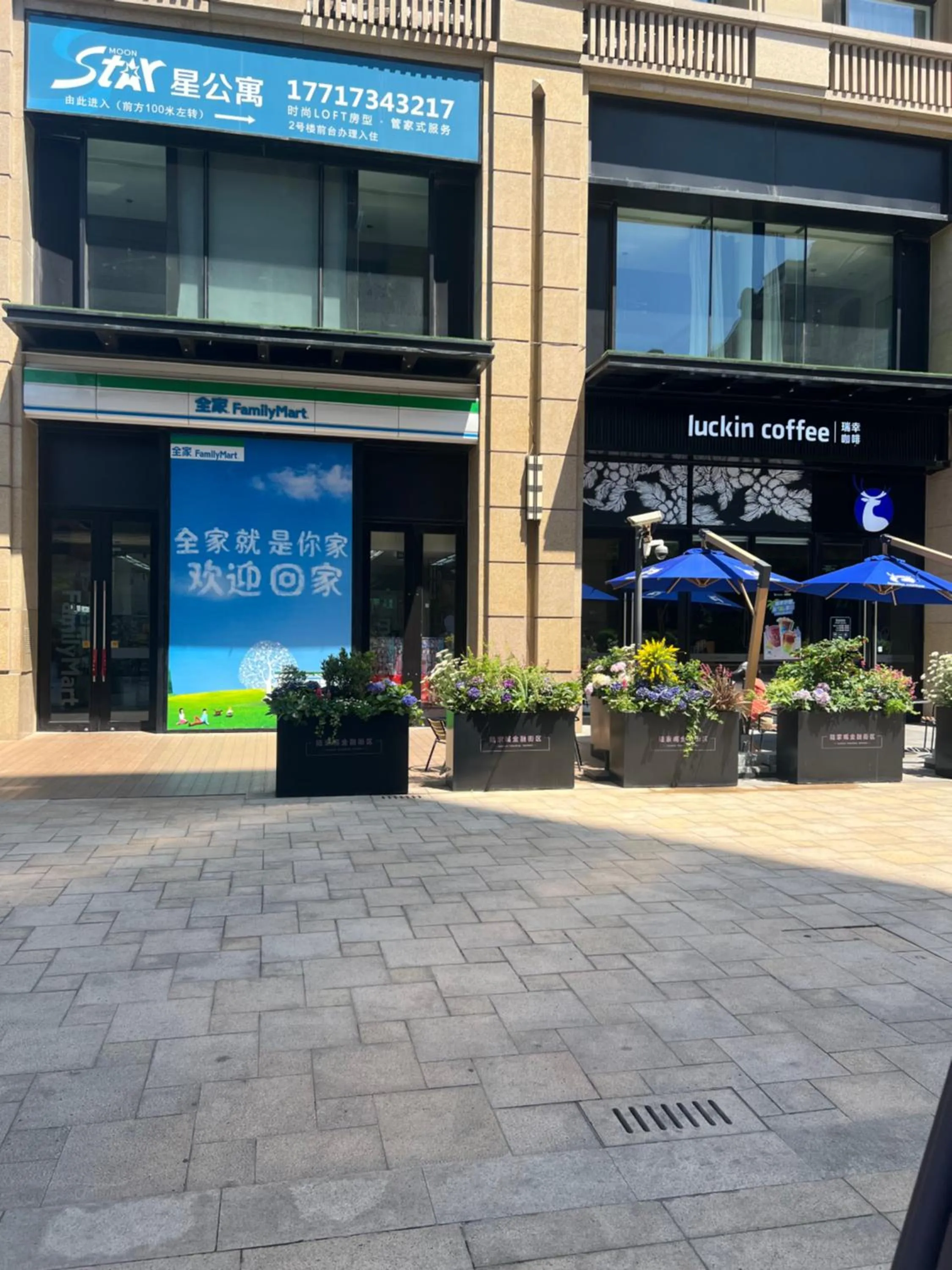 Supermarket/grocery shop in Lujiazui More Residence