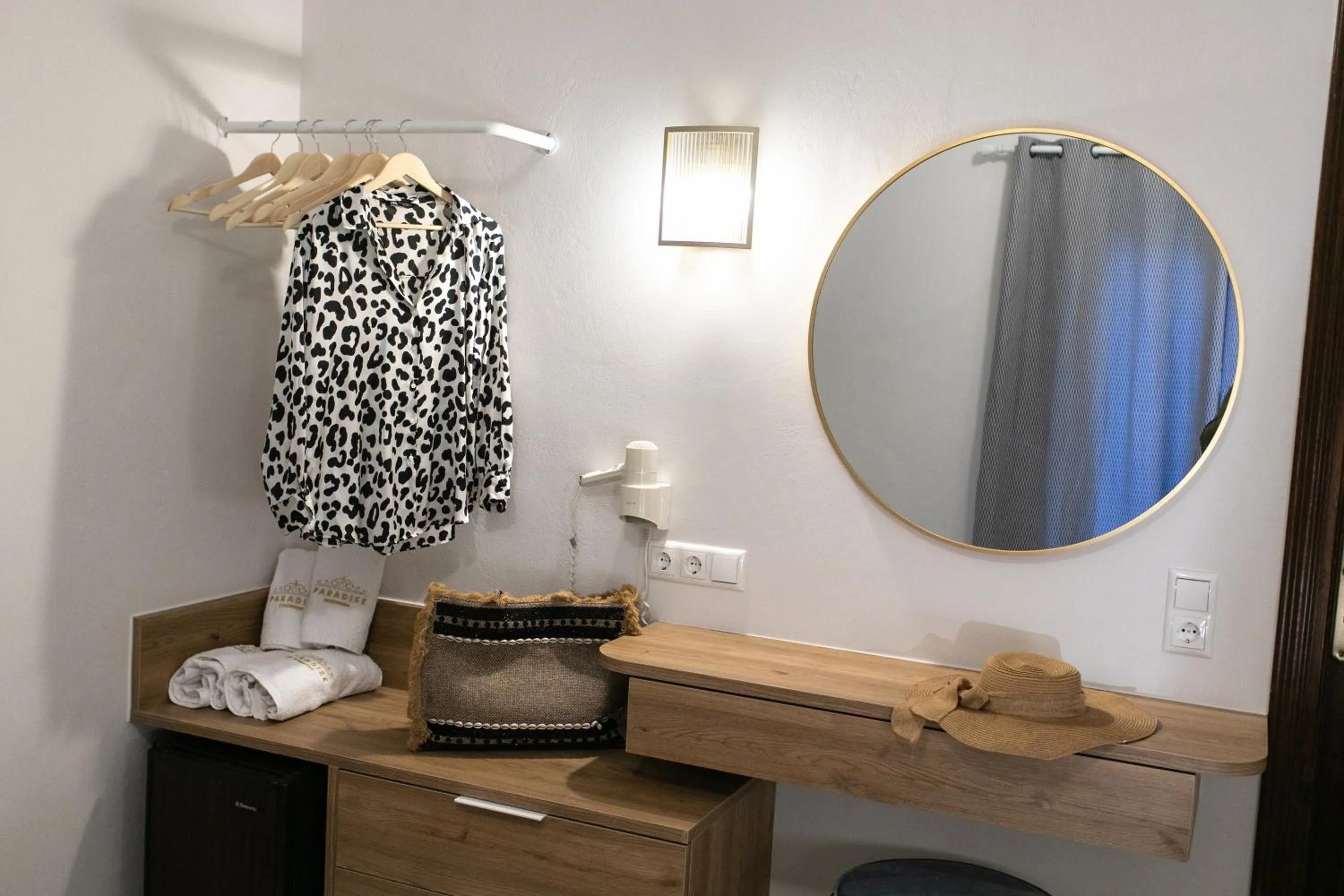 Photo of the whole room in Paradise Hotel