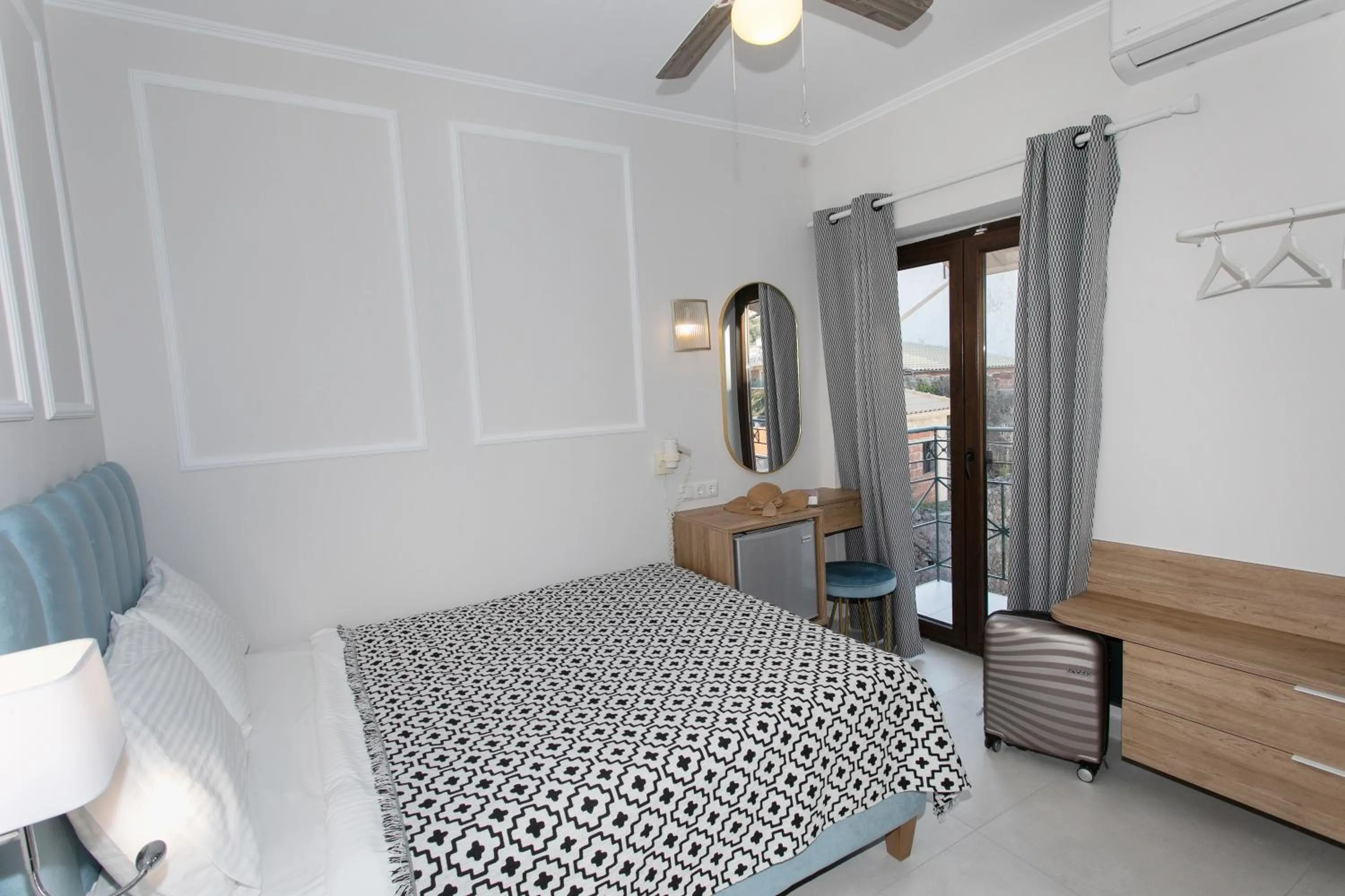 Photo of the whole room, Bed in Paradise Hotel