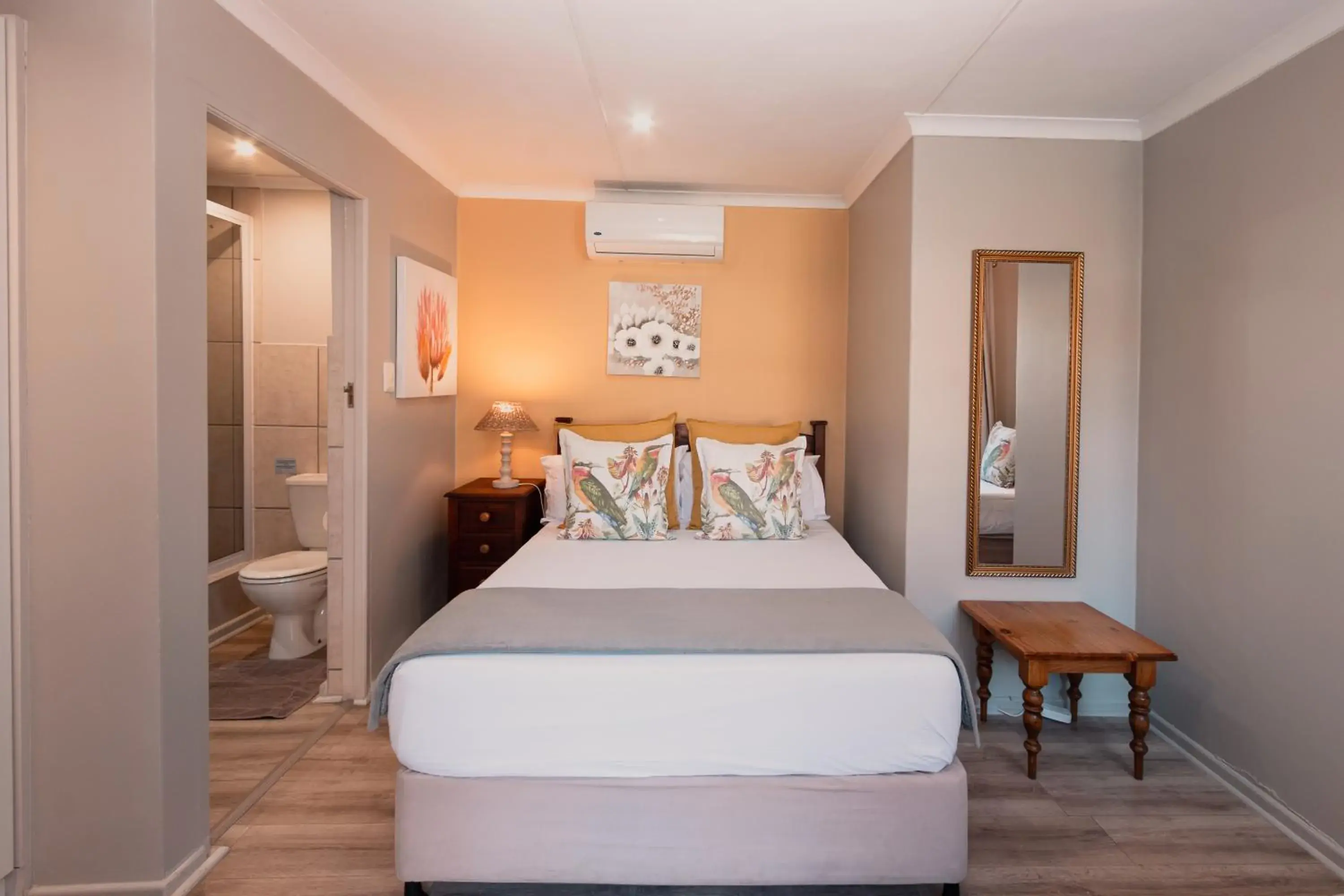 Twin Room - single occupancy in 88 Baron van Reede Guesthouse Twin Room - single occupancy in 88 Baron van Reede Guesthouse