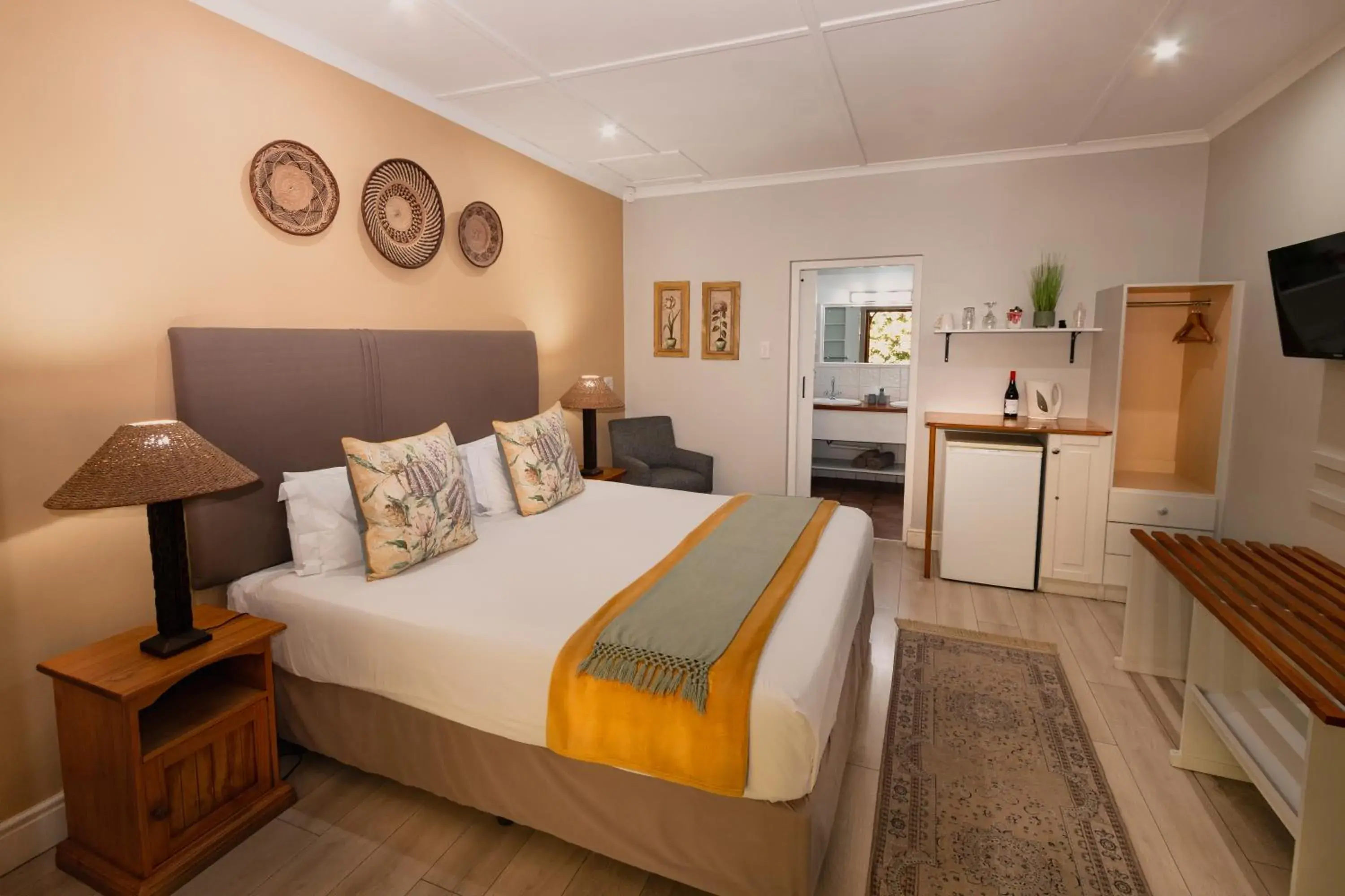 Double Room - single occupancy in 88 Baron van Reede Guesthouse Double Room - single occupancy in 88 Baron van Reede Guesthouse